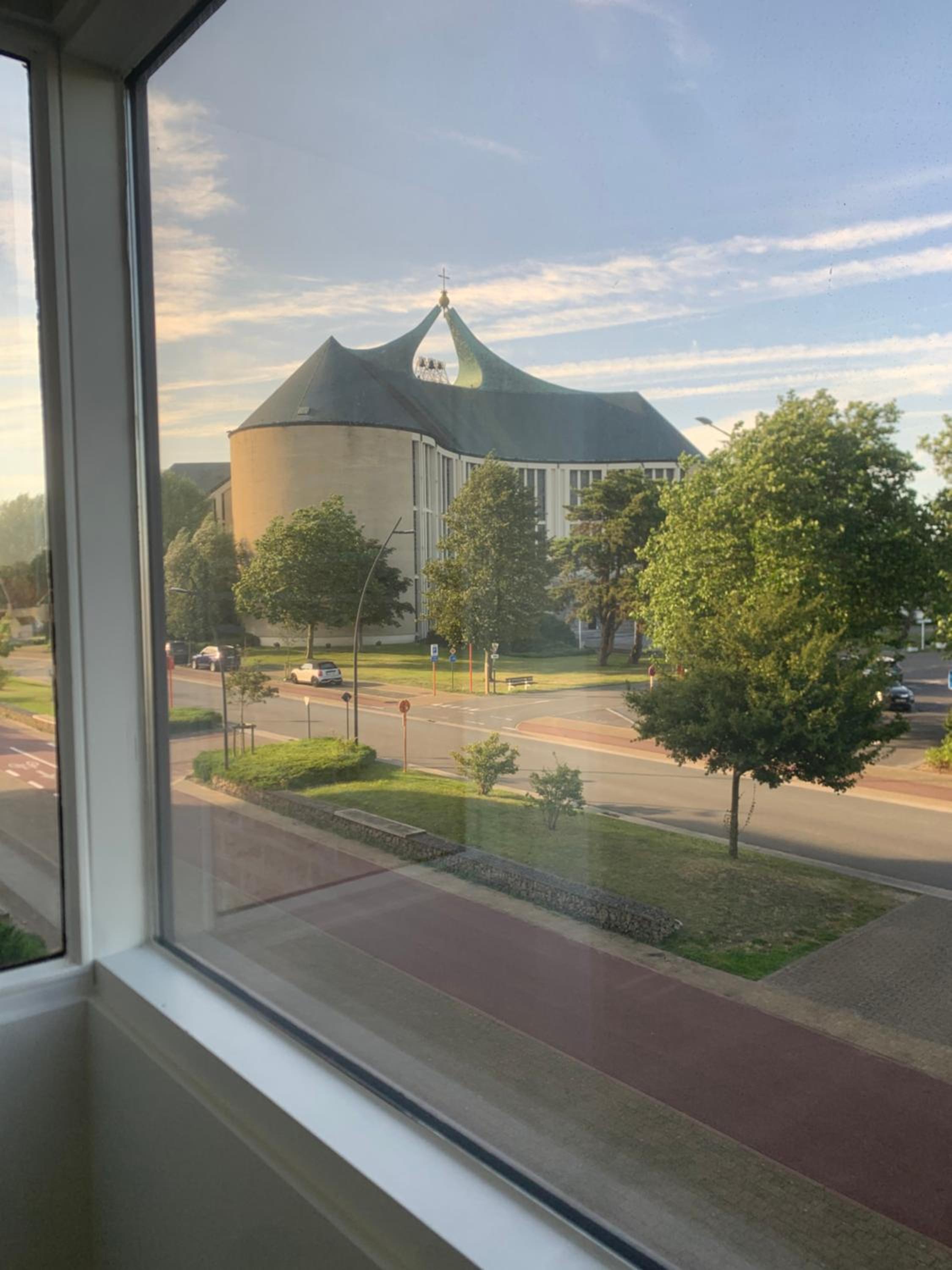 Studio White Chateau met parking en zonnig balkon