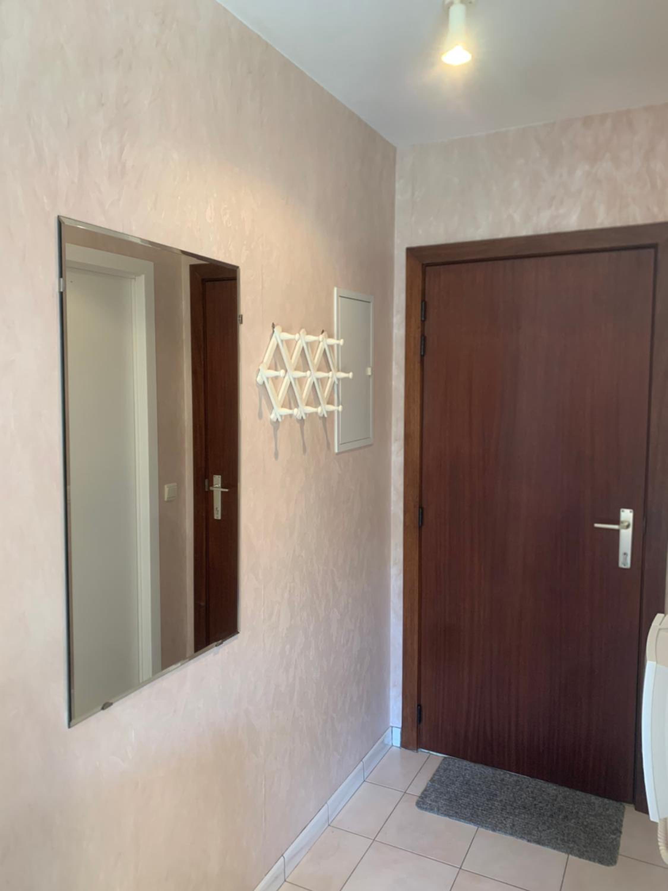 Studio White Chateau met parking en zonnig balkon