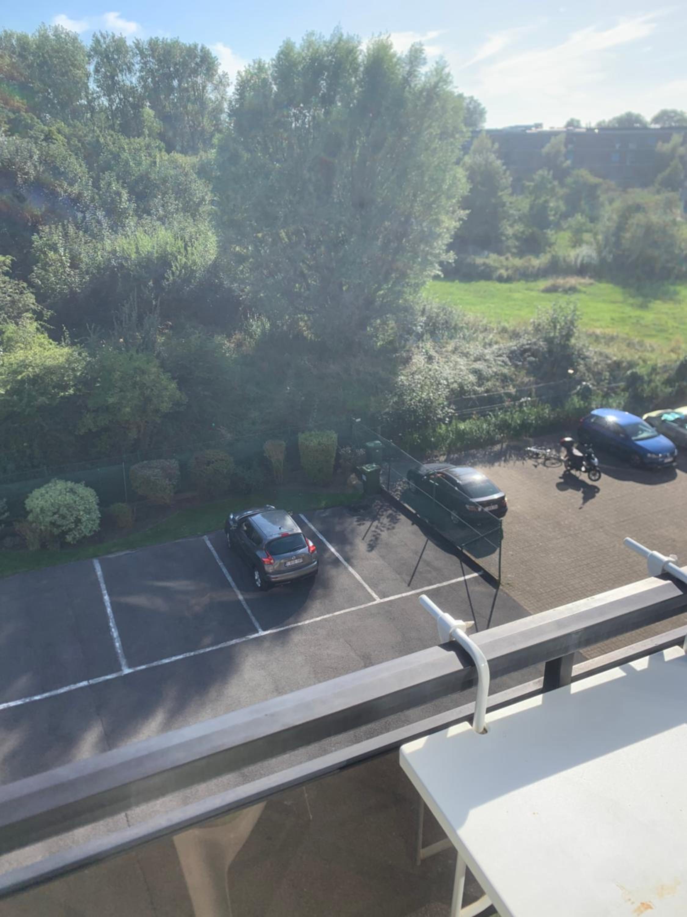 Studio White Chateau met parking en zonnig balkon