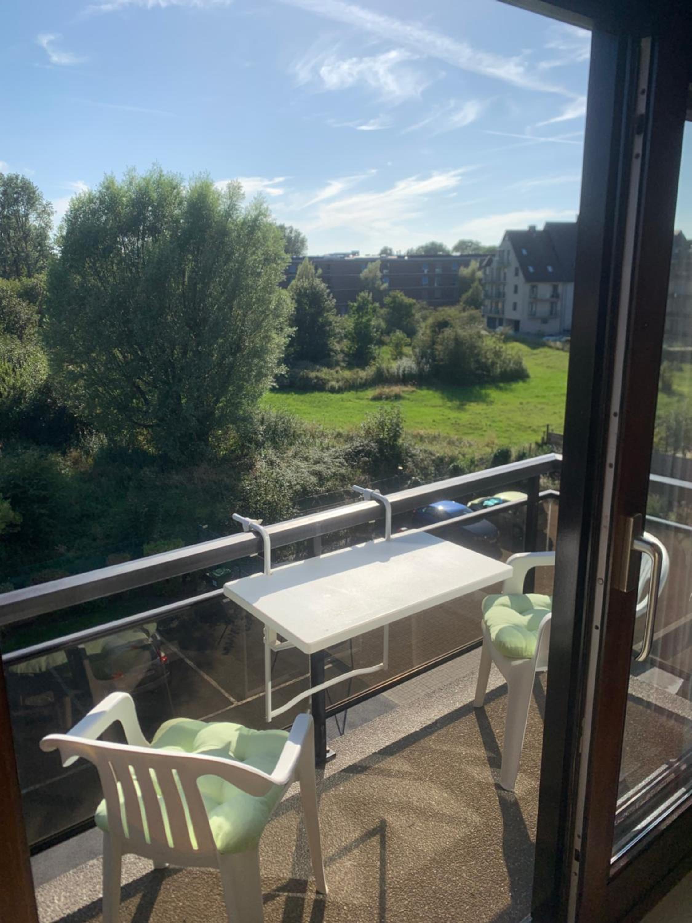 Studio White Chateau met parking en zonnig balkon
