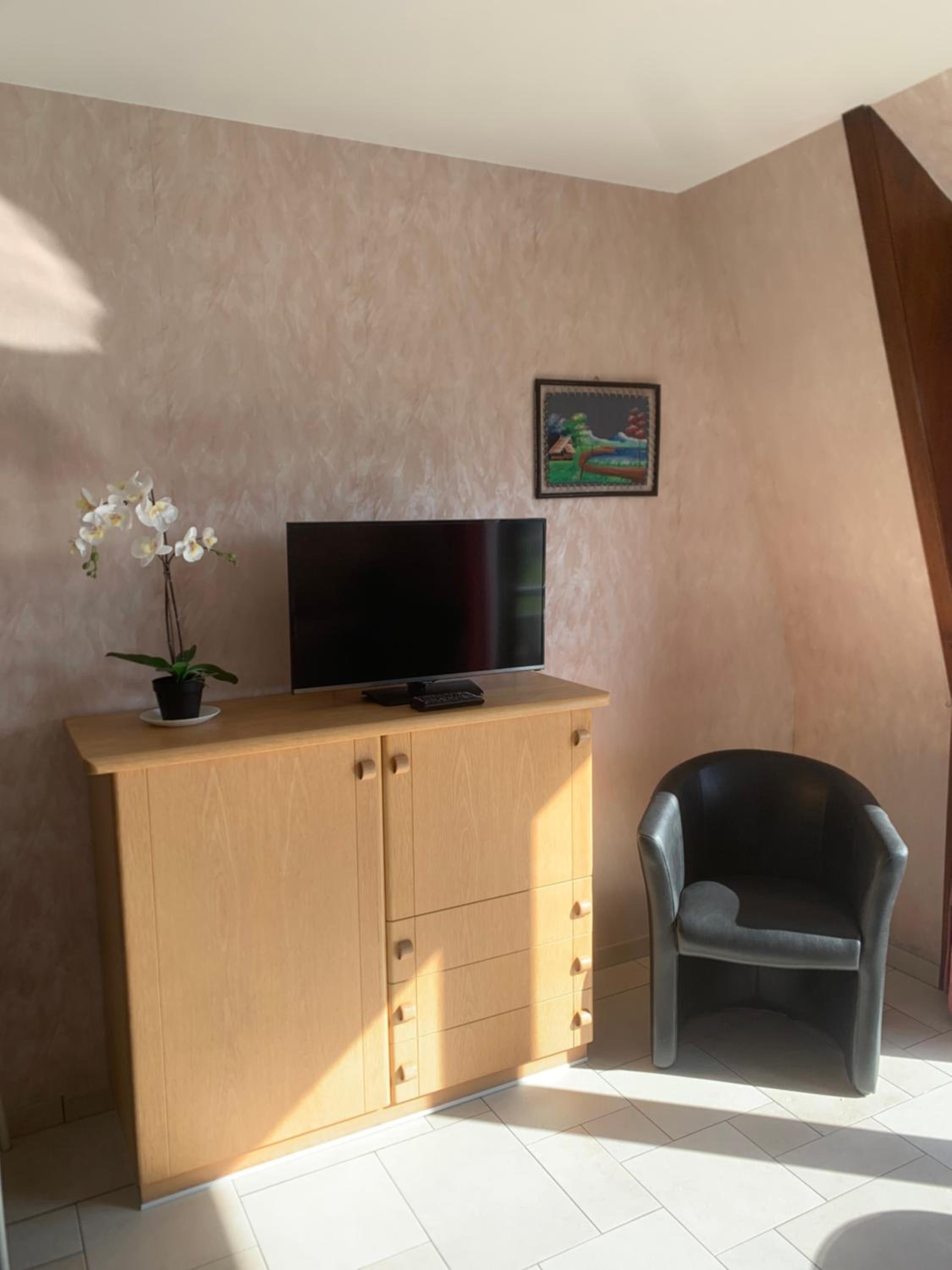 Studio White Chateau met parking en zonnig balkon