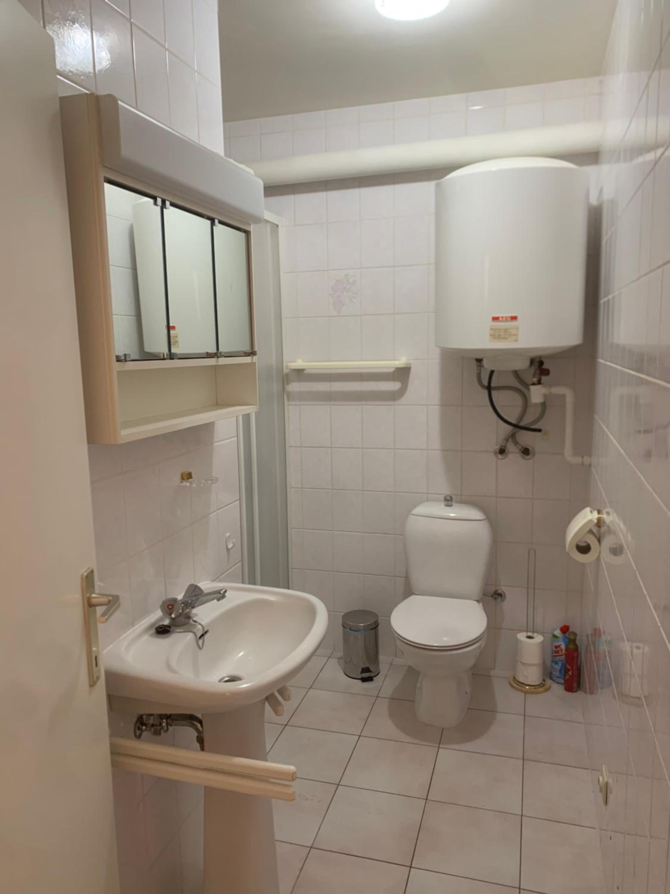Studio White Chateau met parking en zonnig balkon