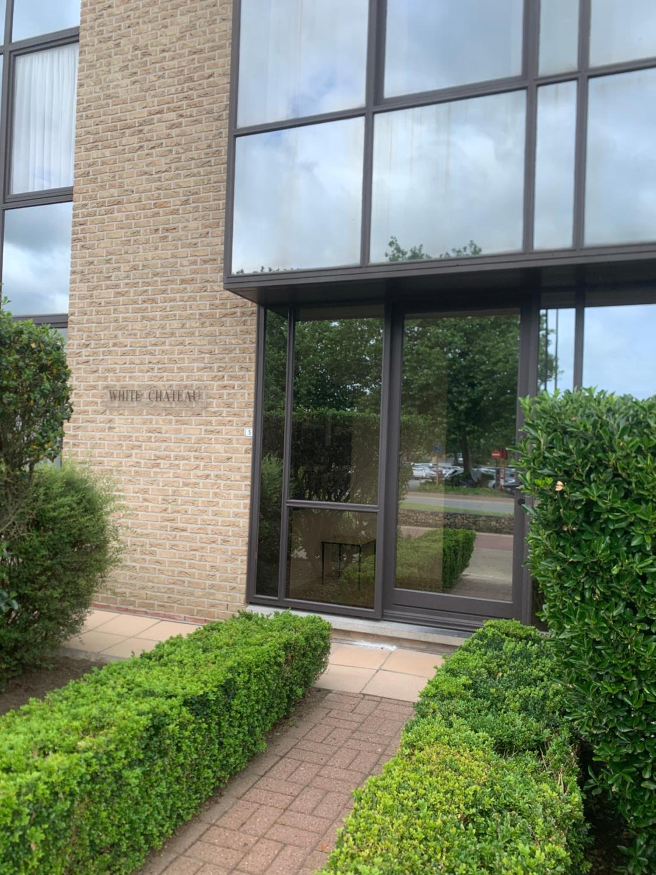 Studio White Chateau met parking en zonnig balkon