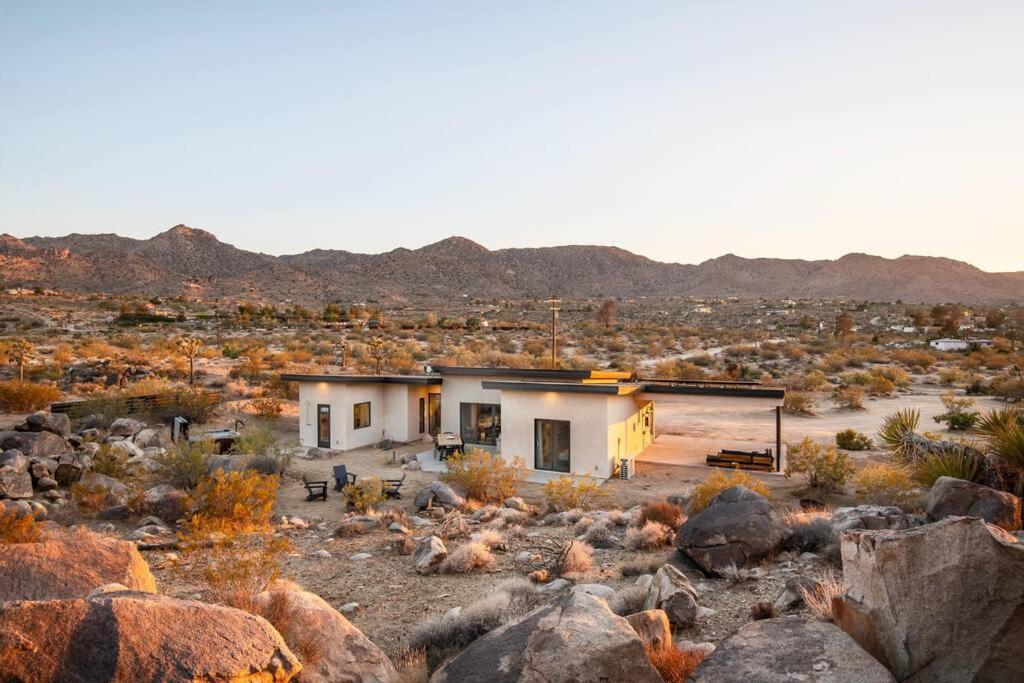 Luxe Boulder Hideaway Mins to JTNP 2 Acres view 4