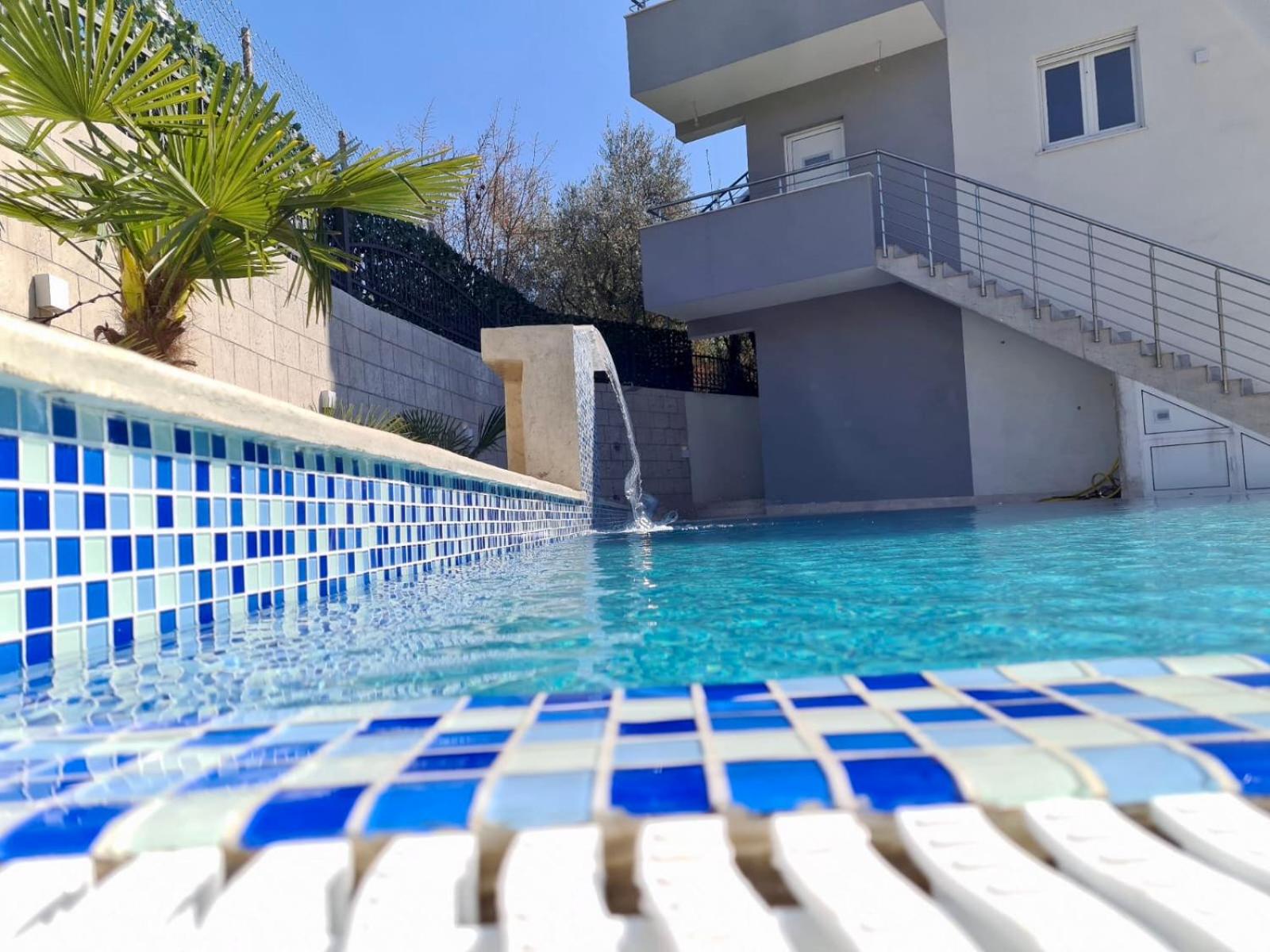 Villa Holiday Apartments view 4