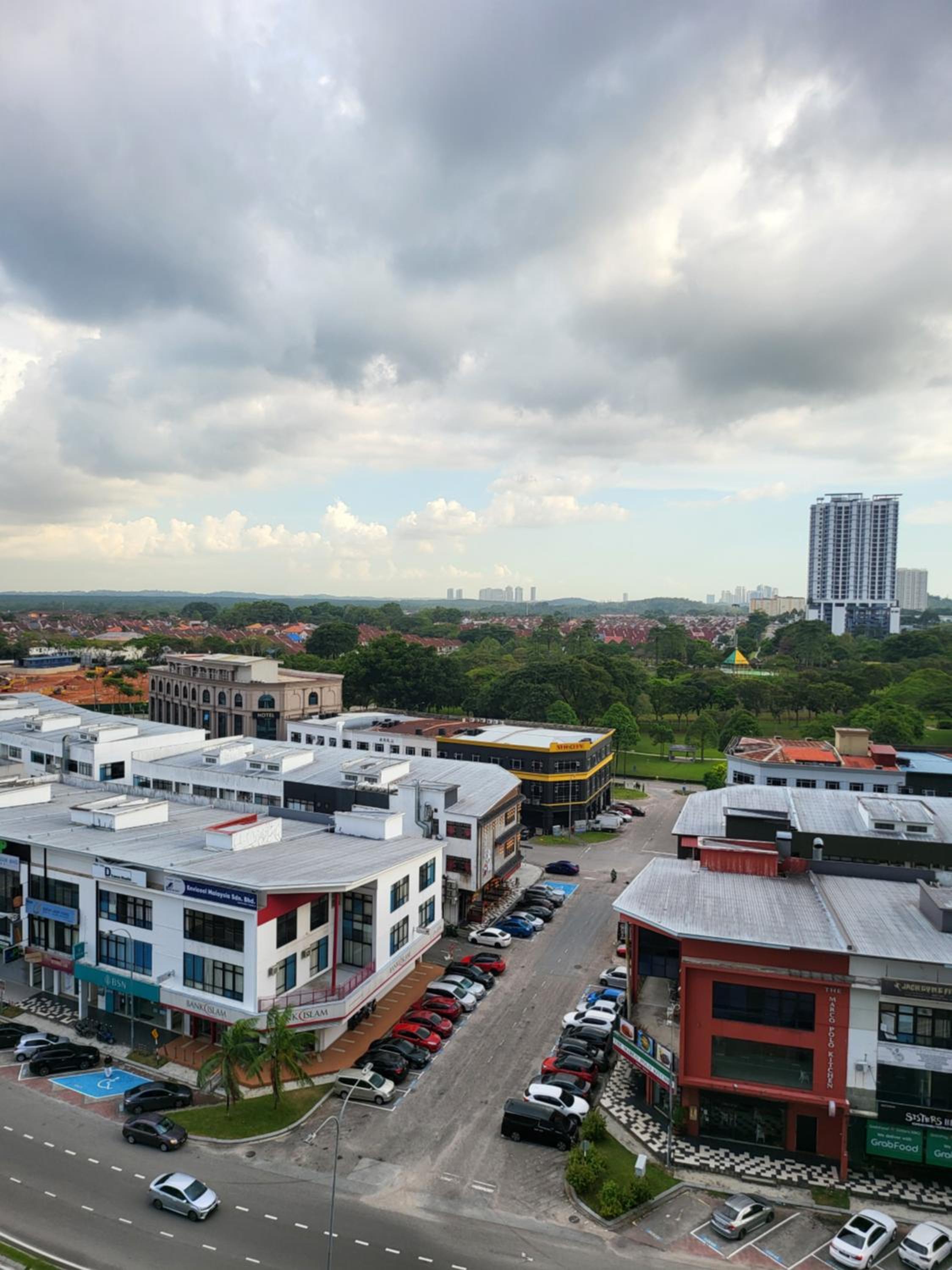 Sky Trees at AEON Bukit Indah with Netflix and Wifi