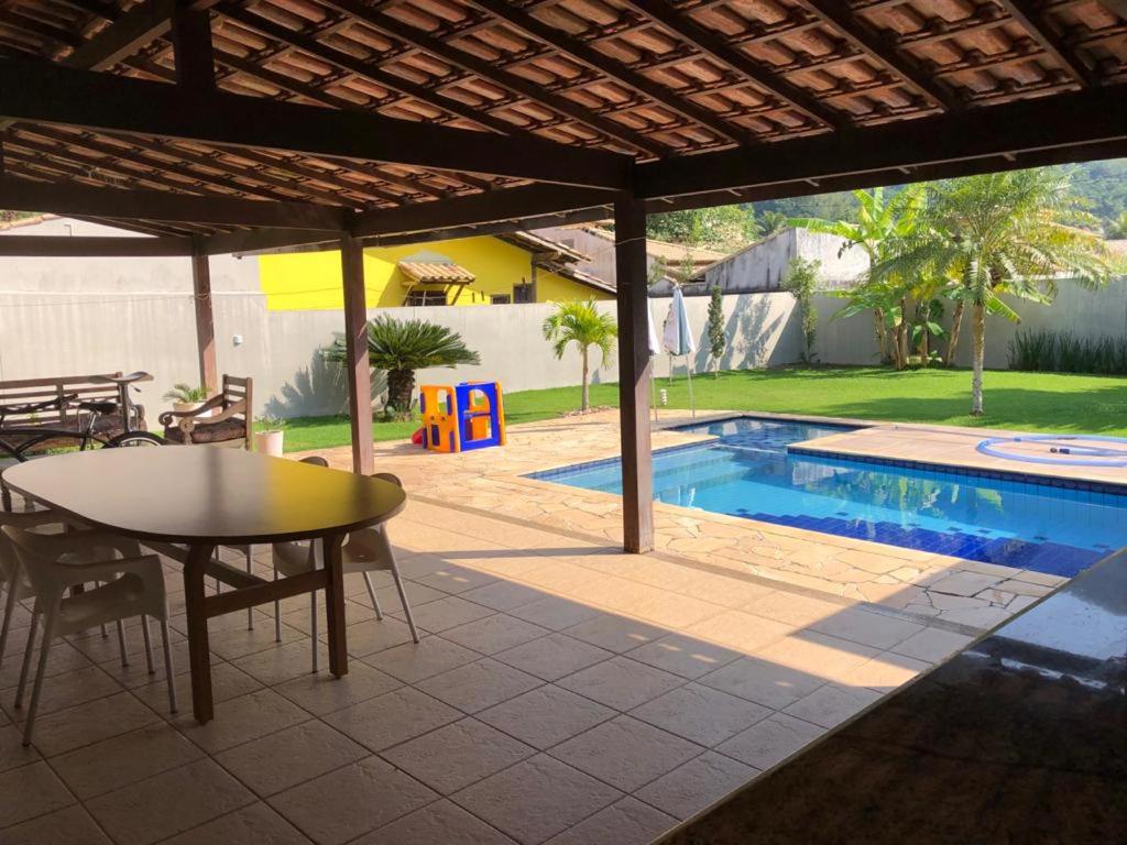 Maravilhosa casa com piscina ao lado da praia