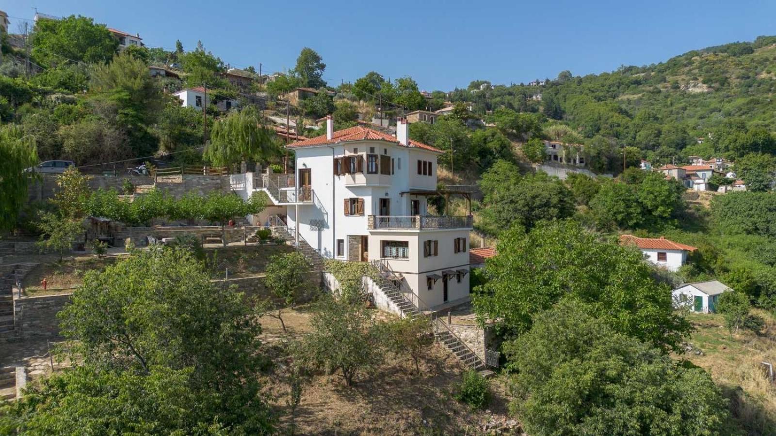 Under Villa J