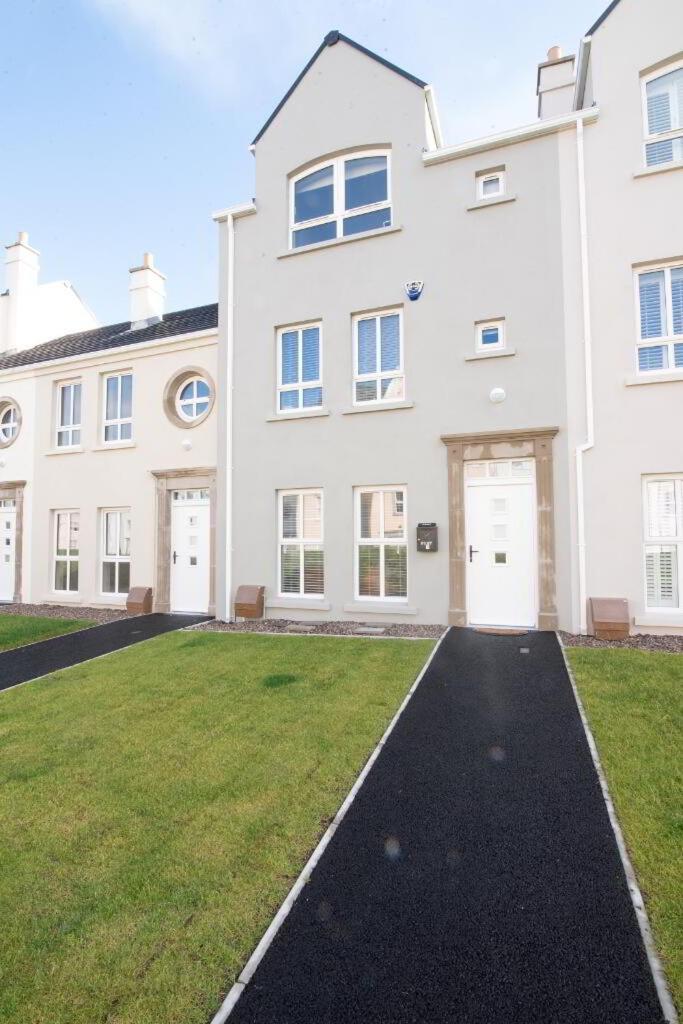 Holiday home in Portrush West Strand beach view 4