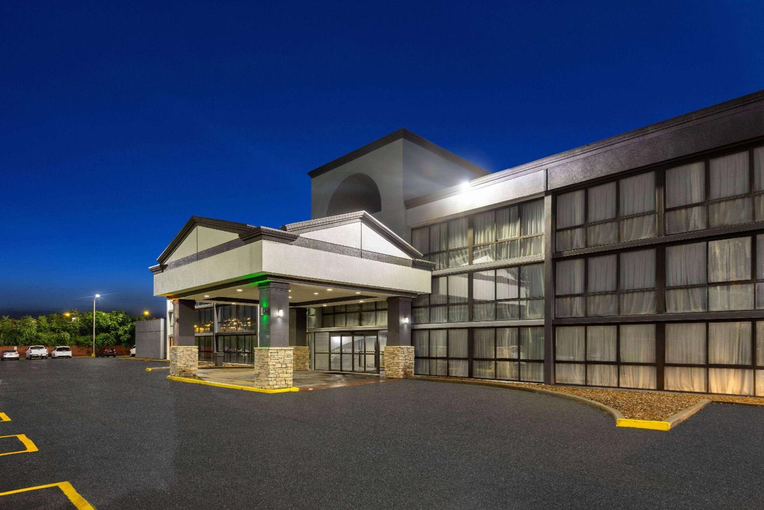 Hotel Wingate by Wyndham Kansas City