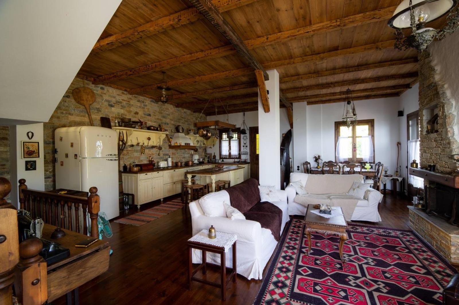 Under Villa J