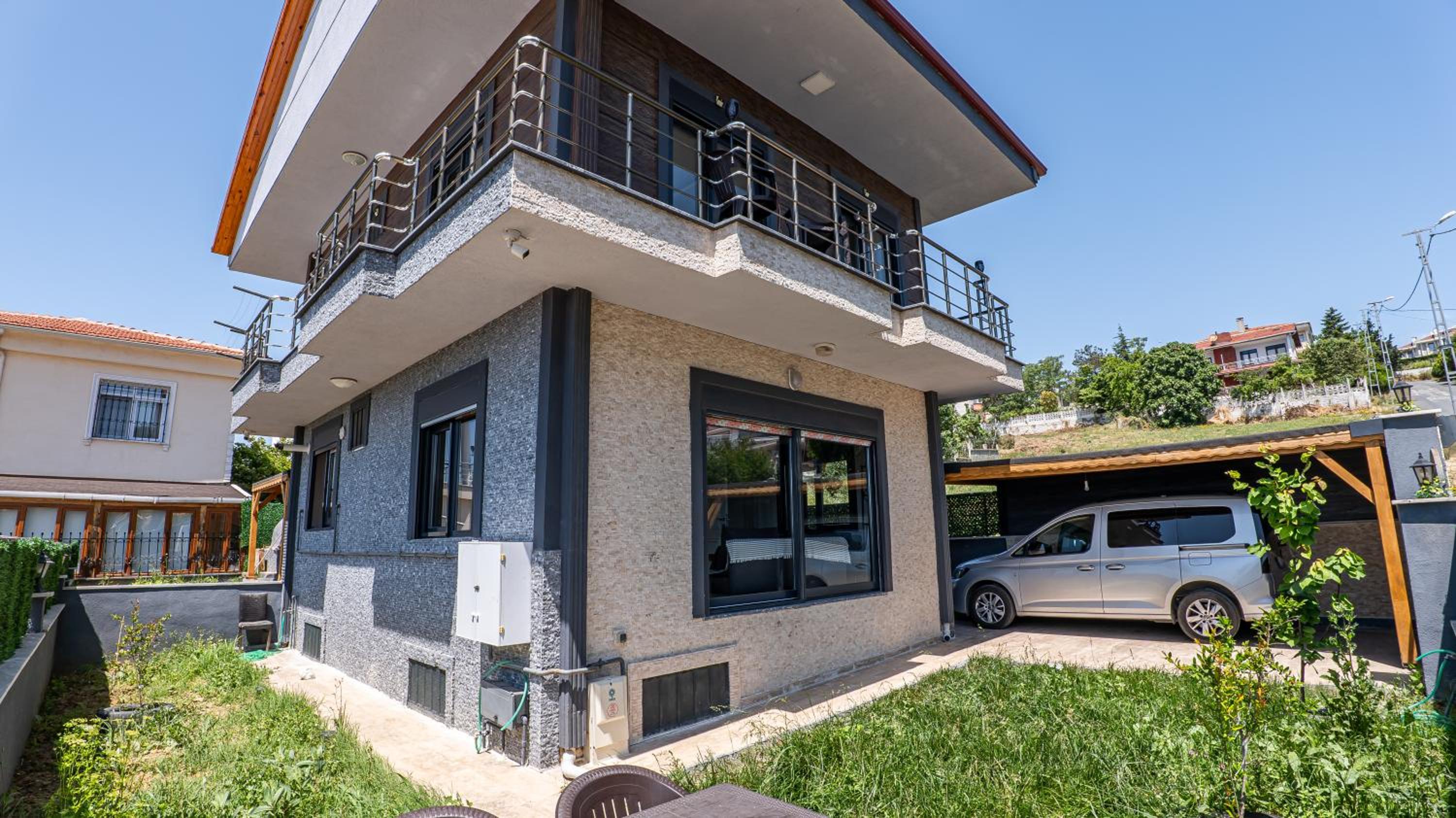 Stunning 4-Floor Villa with Sea View & Beach view 3