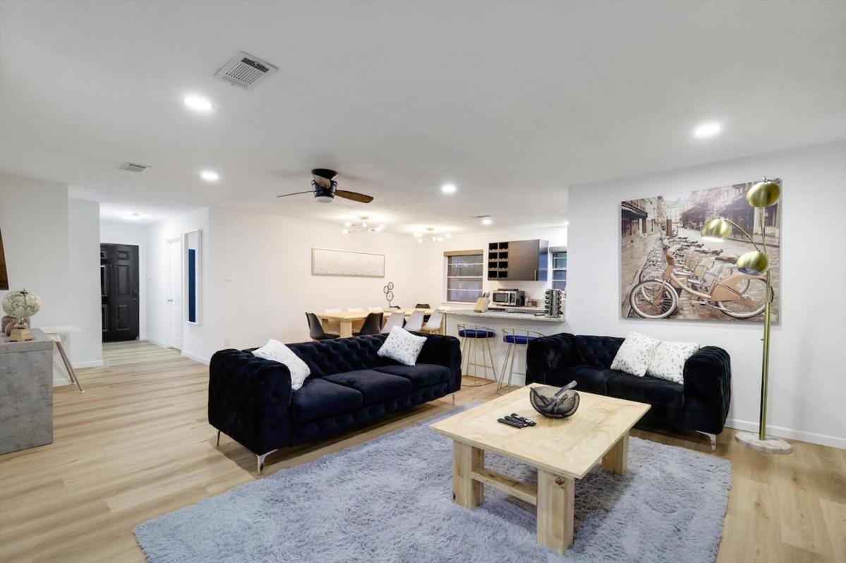 Panoramic 4BR 3BA Holiday Home with Pool, Grill, Sauna & Game Room view 5