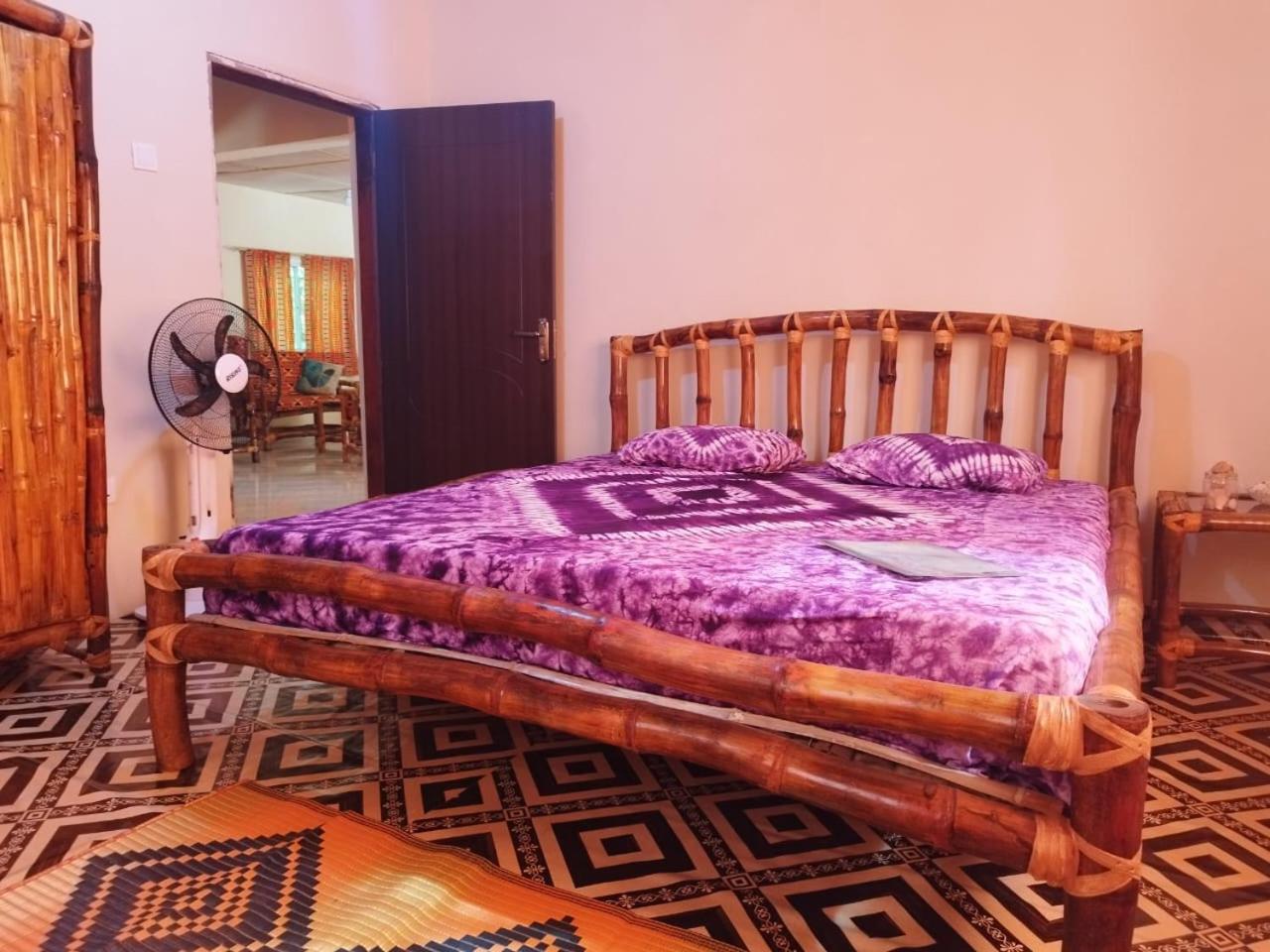 Senegambia Birding Lodge - Full board - Bird Photohide view 2