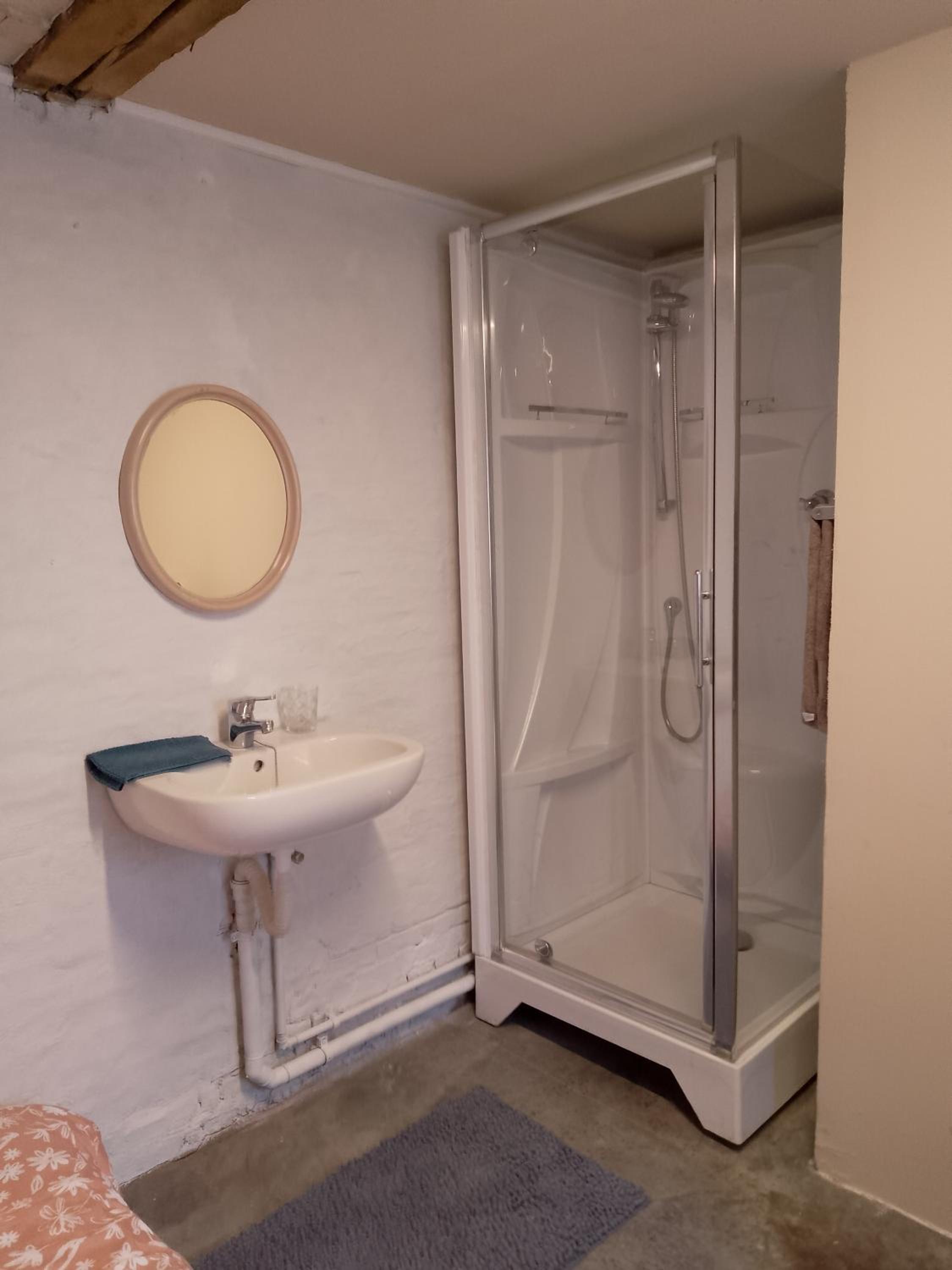 Room with carparking, bicycles and small breakfast