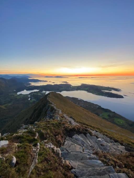 Charming cabin retreat by the coast in Midsund view 3