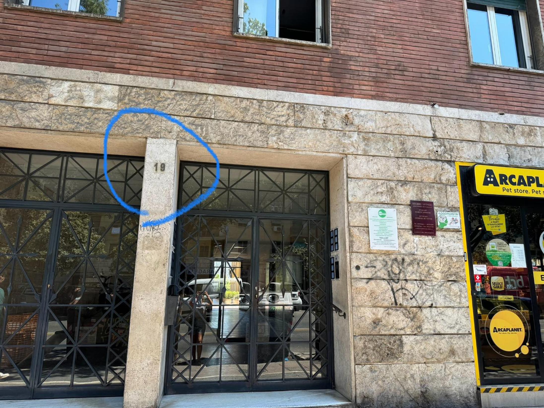 Silihome, Trastevere, Piazza della Radio