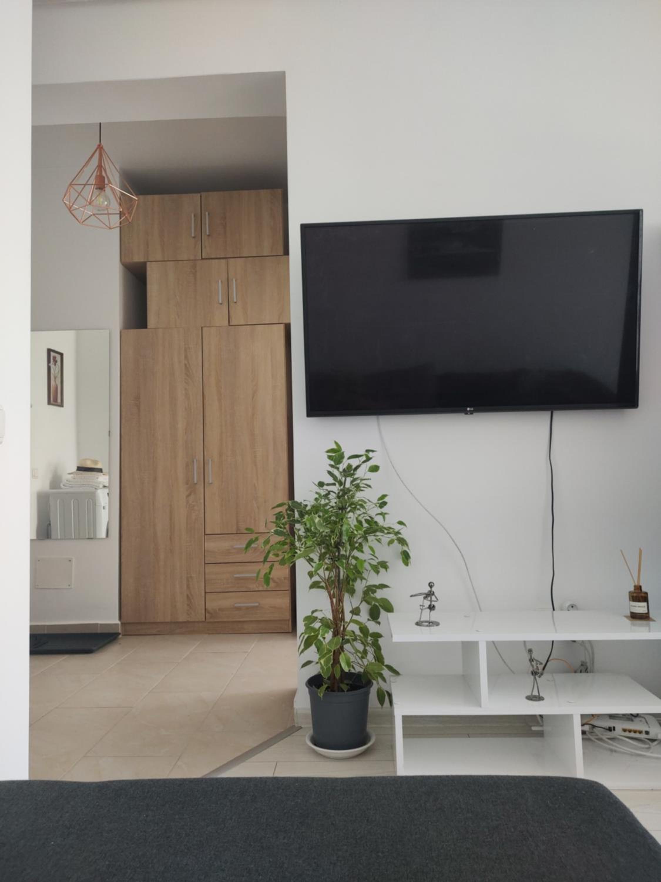 Luxury Modern Free Parking Air Conditioning Netflix Superb Bright View Balcony Self Check in Militari view 4