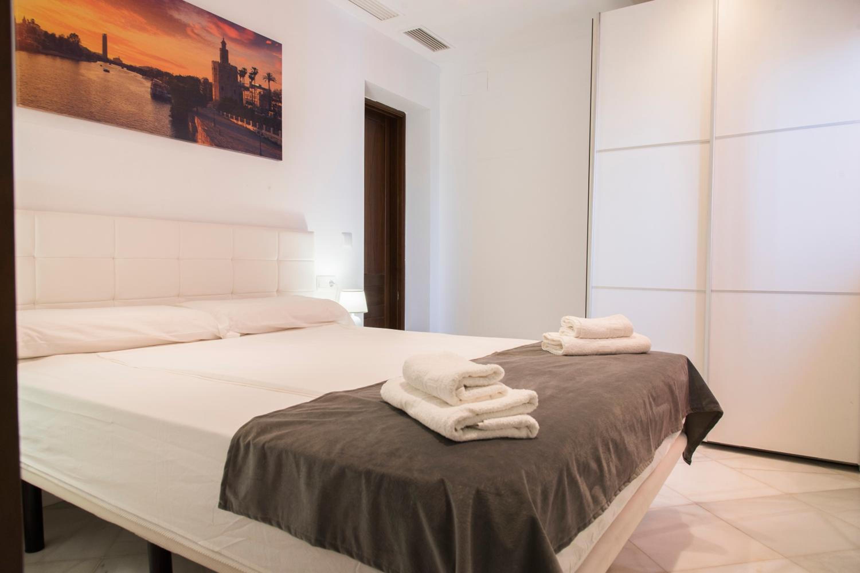 NightInSevilla Bailen free parking