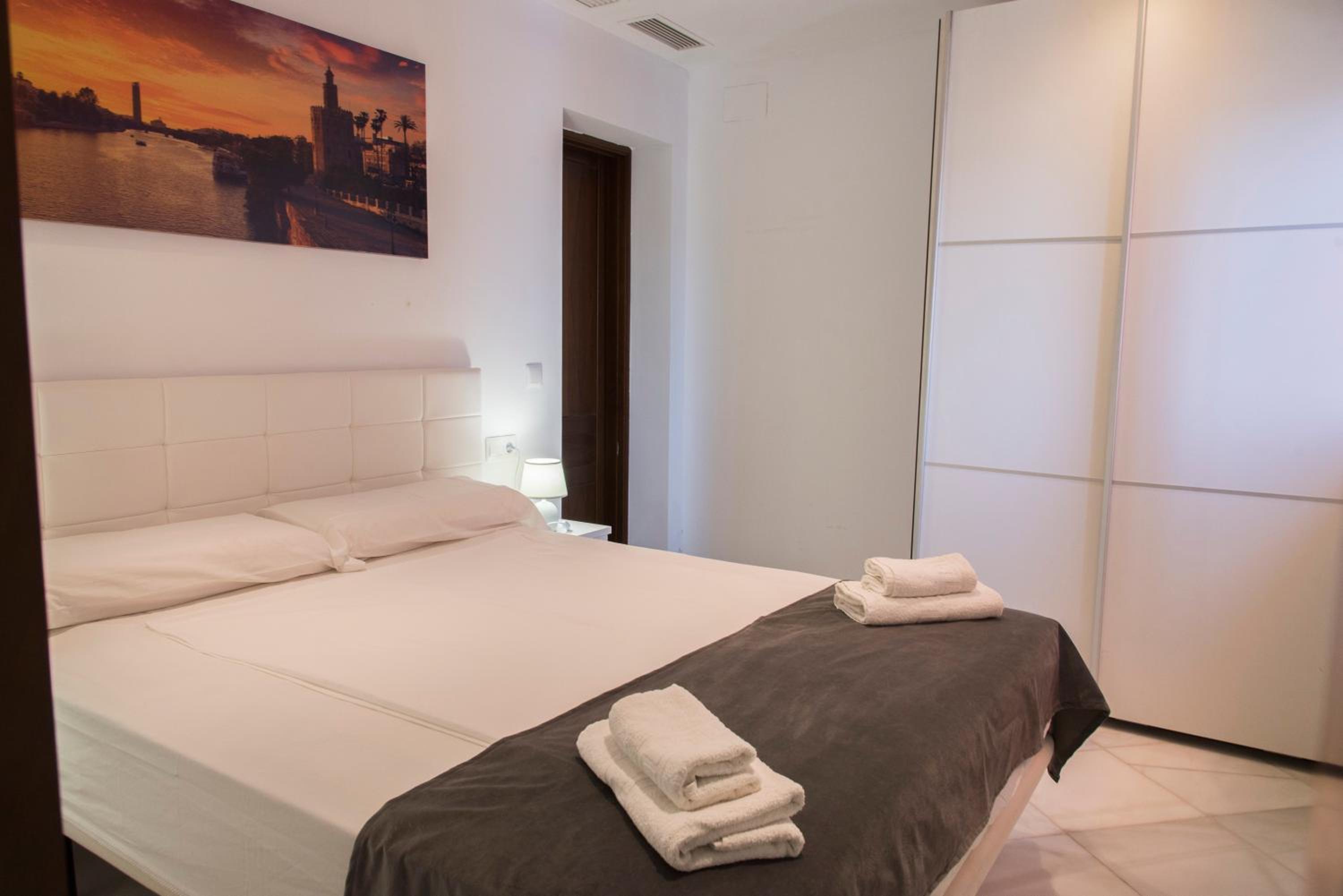 NightInSevilla Bailen free parking