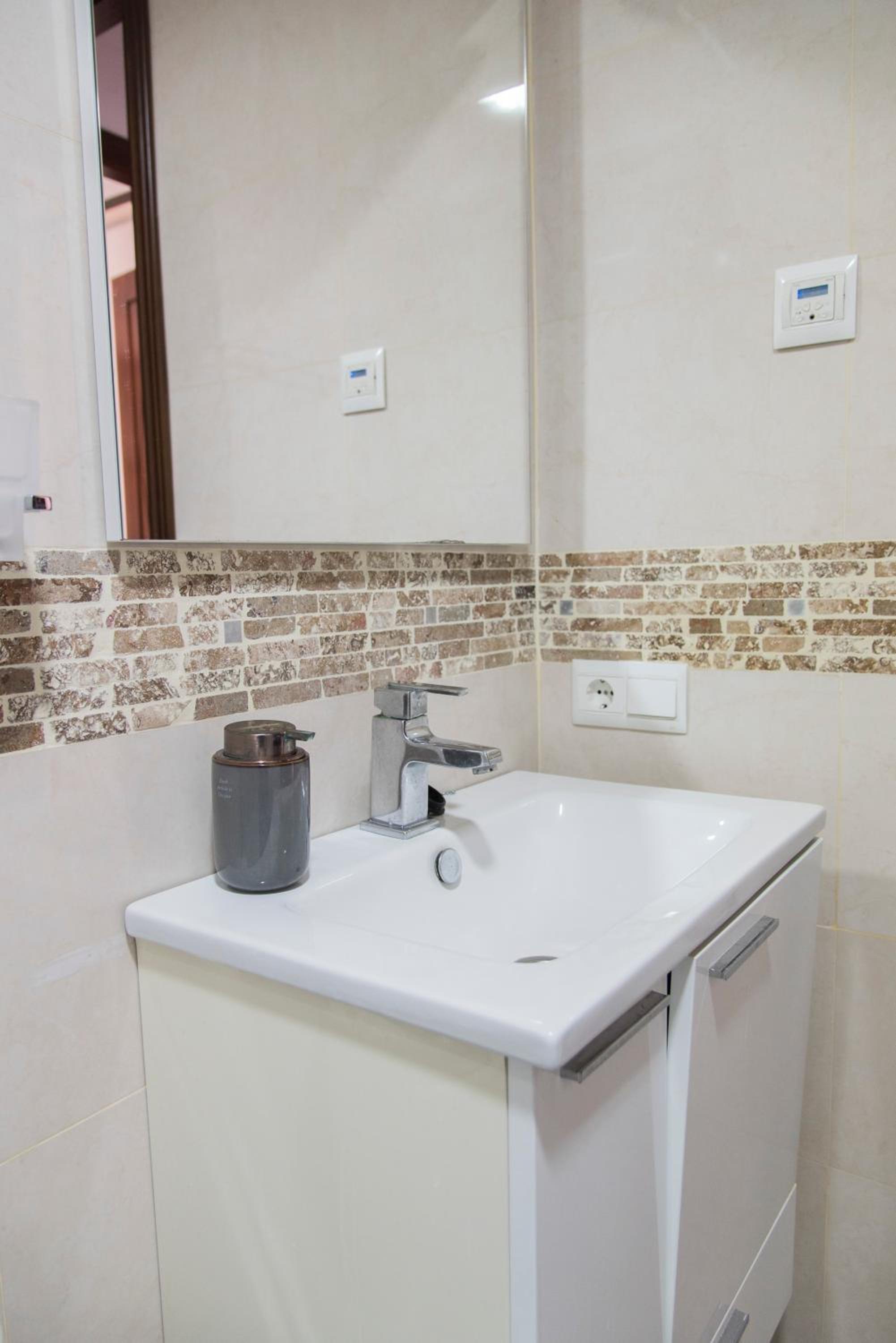 NightInSevilla Bailen free parking