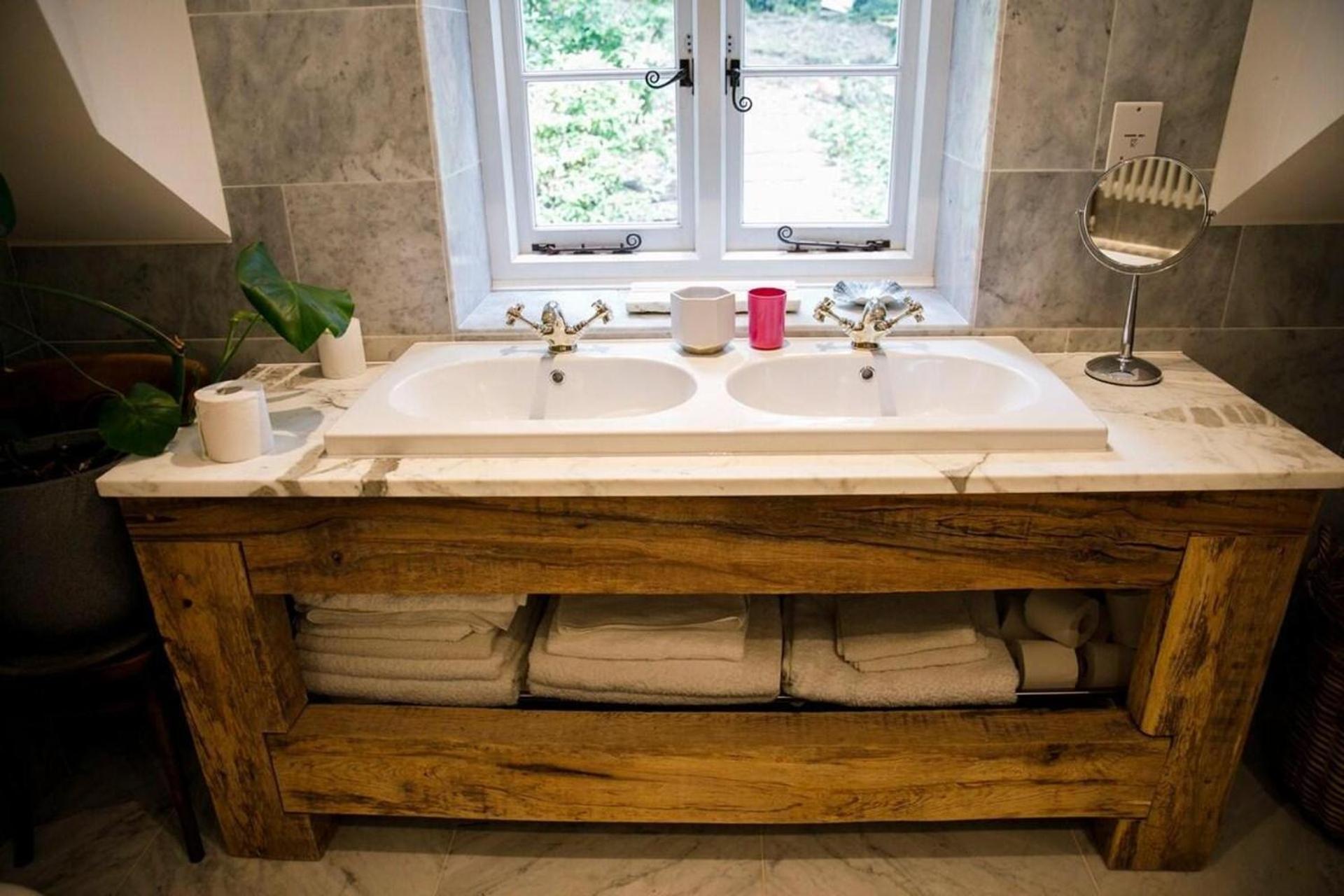 Cotswolds AoNB Cottage- Modern Renovation- Sleeps8
