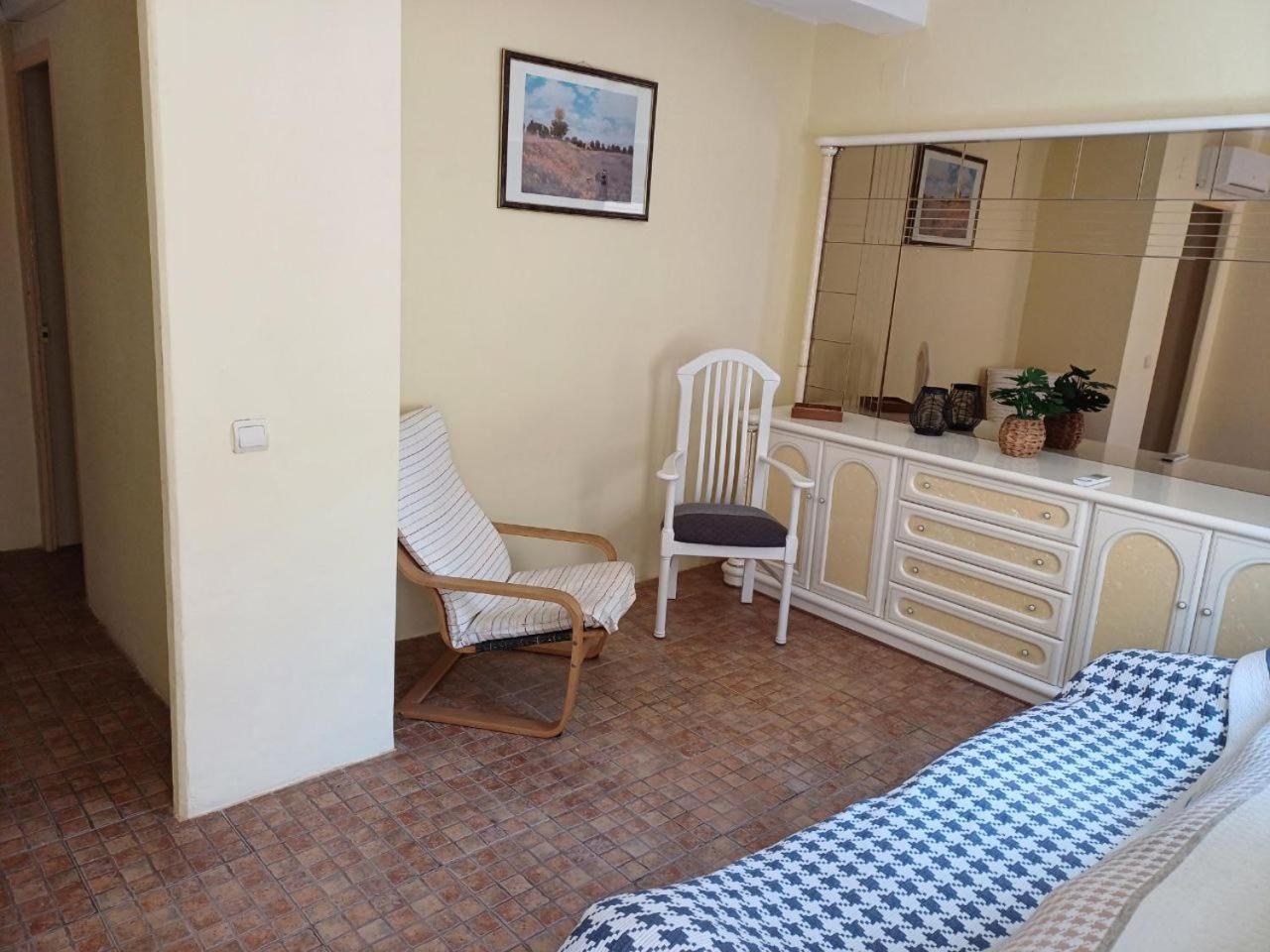 Kitsch apartment photo 2