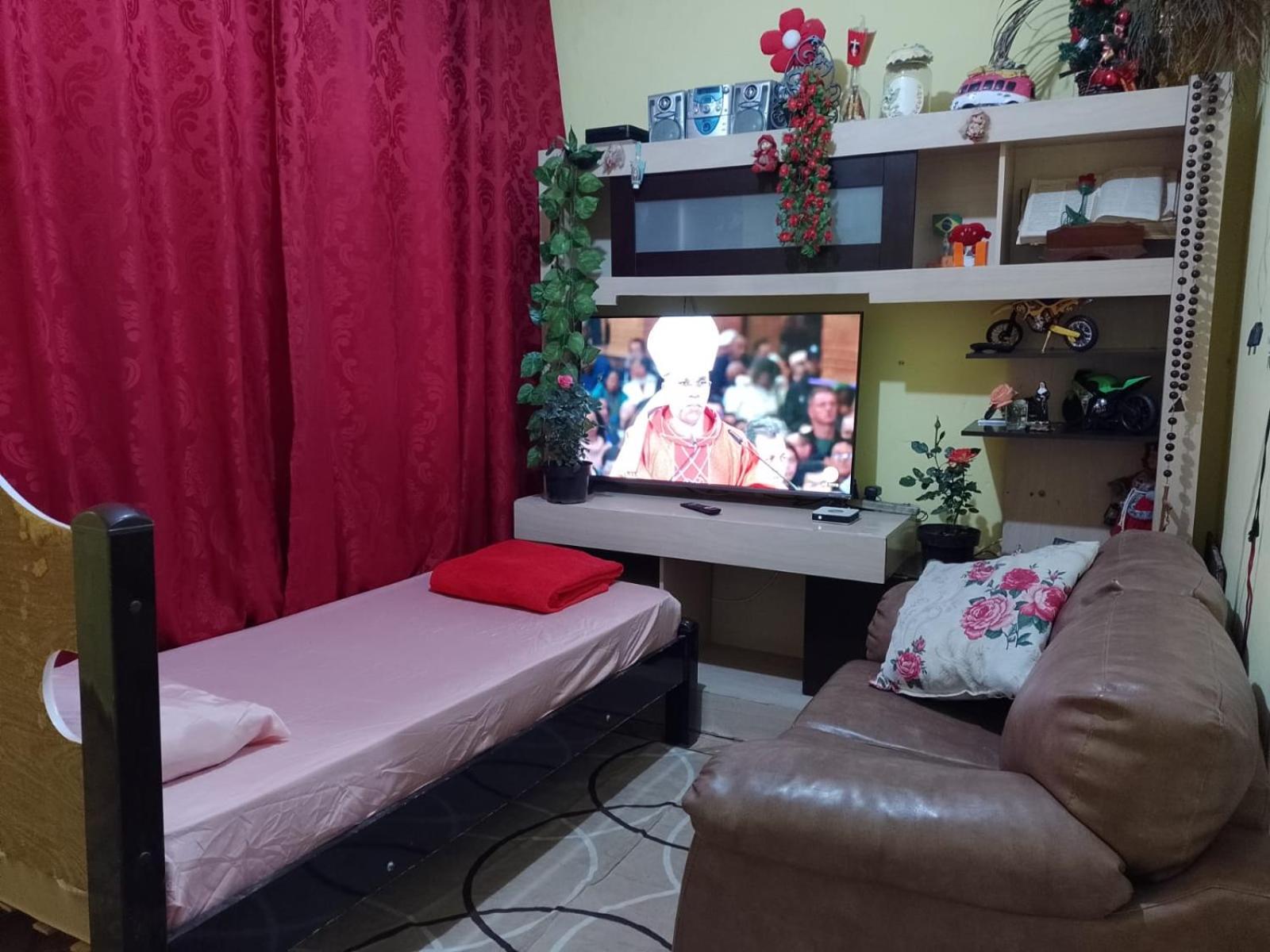 Casa da tia Lá preço único pela casa inteira, cabem até 6 pessoas próximo ao santuário de Aparecida