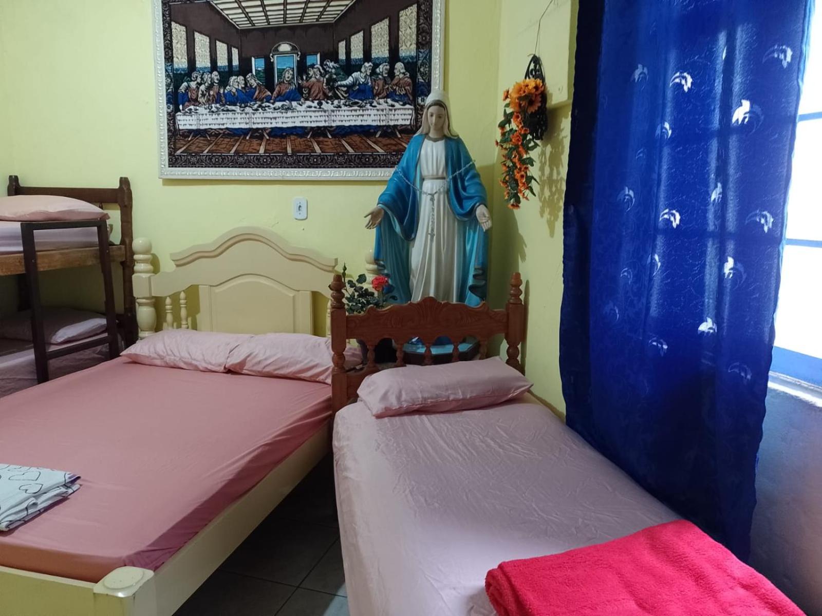 Casa da tia Lá preço único pela casa inteira, cabem até 6 pessoas próximo ao santuário de Aparecida