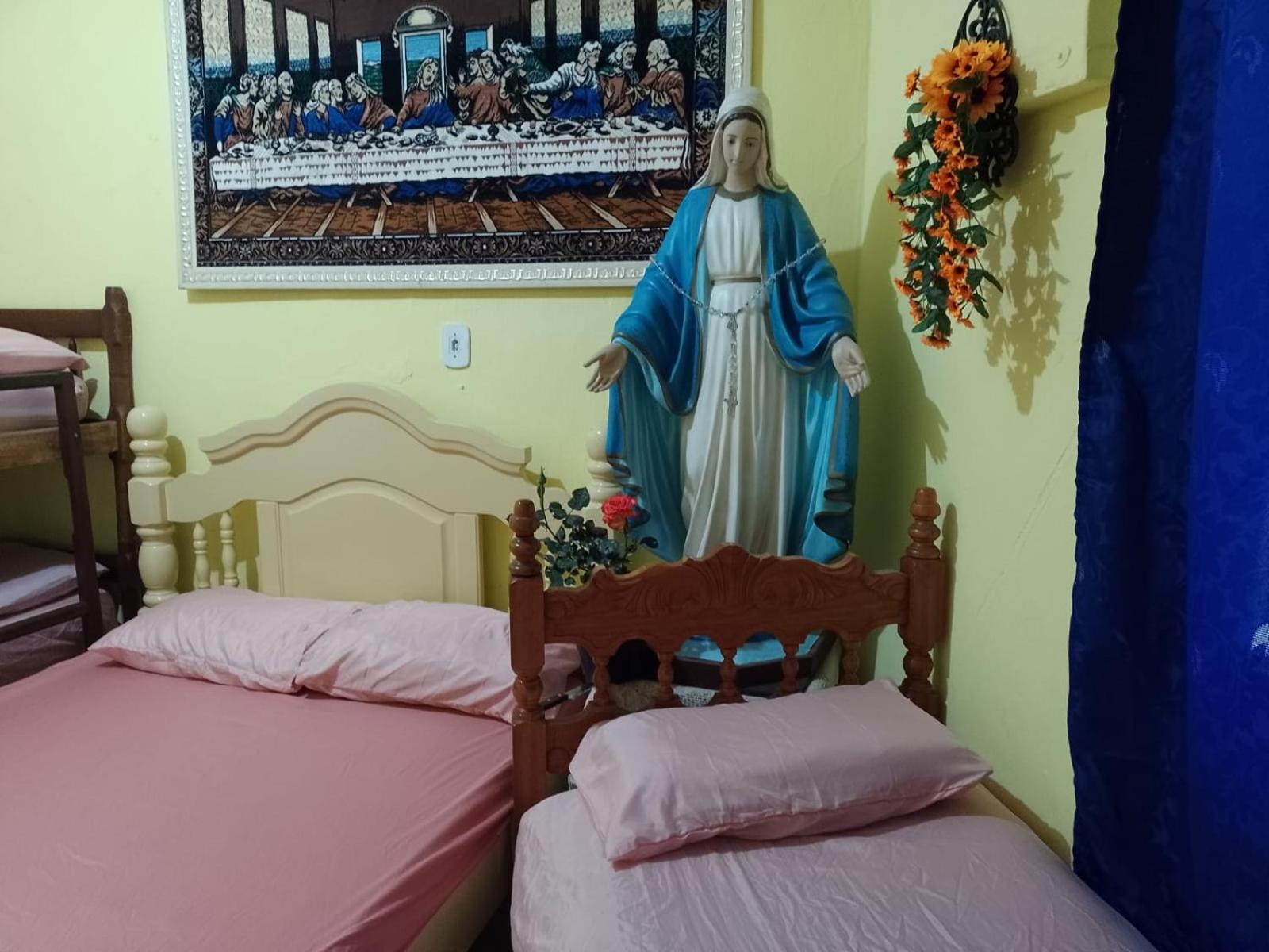 Casa da tia Lá preço único pela casa inteira, cabem até 6 pessoas próximo ao santuário de Aparecida