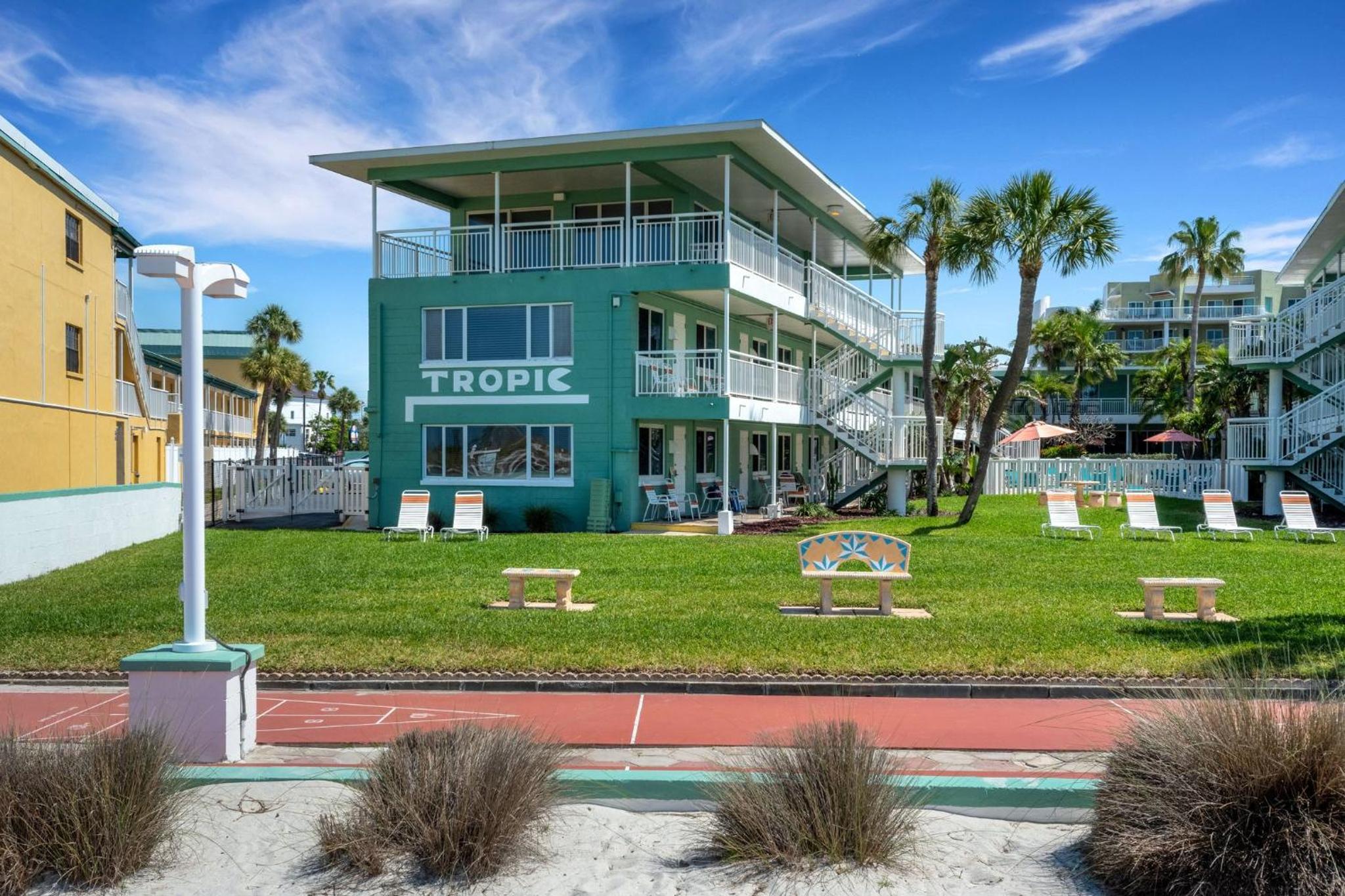 Tropic Terrace #19 - Beachfront Resort Suite view 3