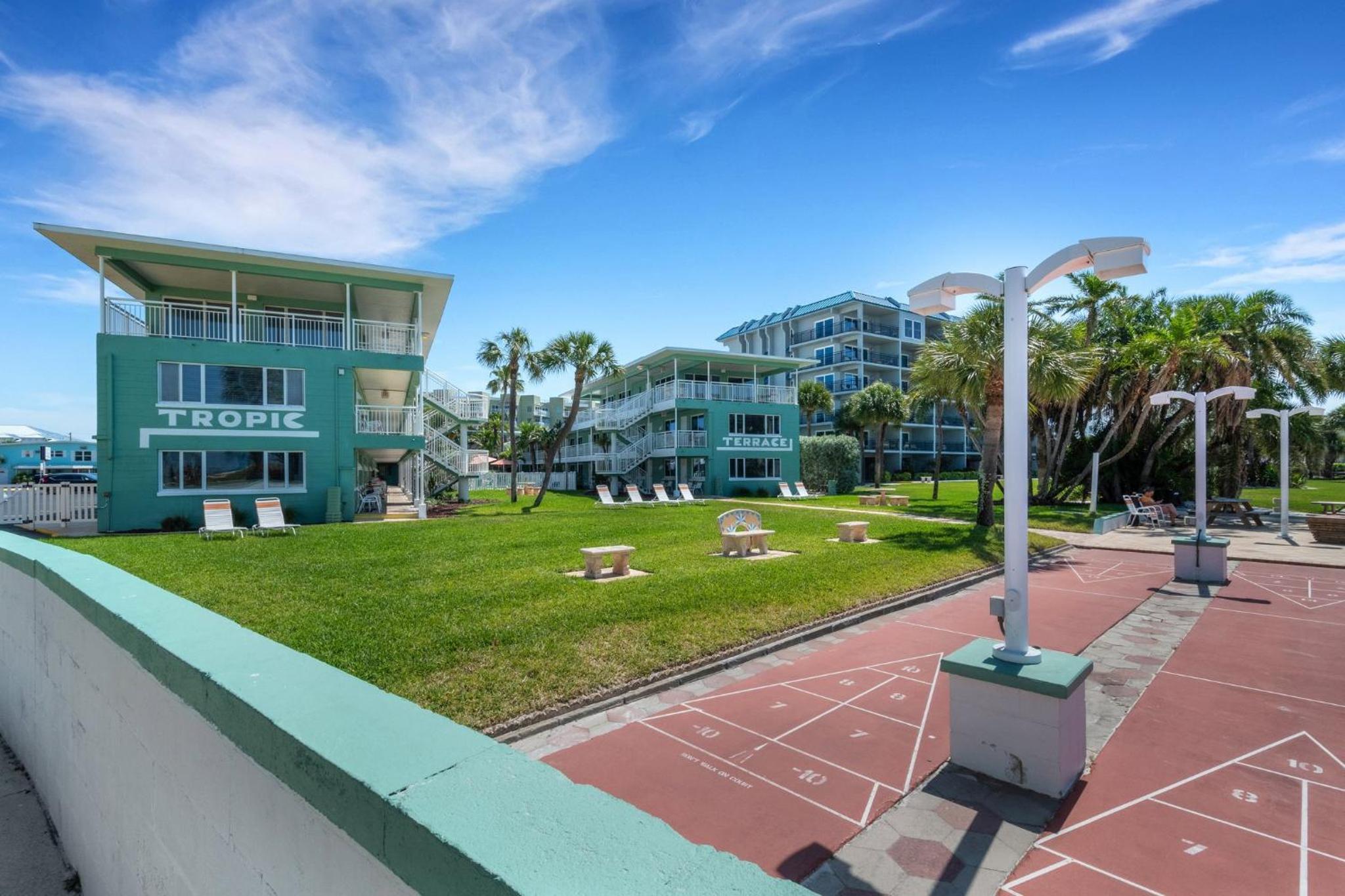 Tropic Terrace #19 - Beachfront Resort Suite view 5