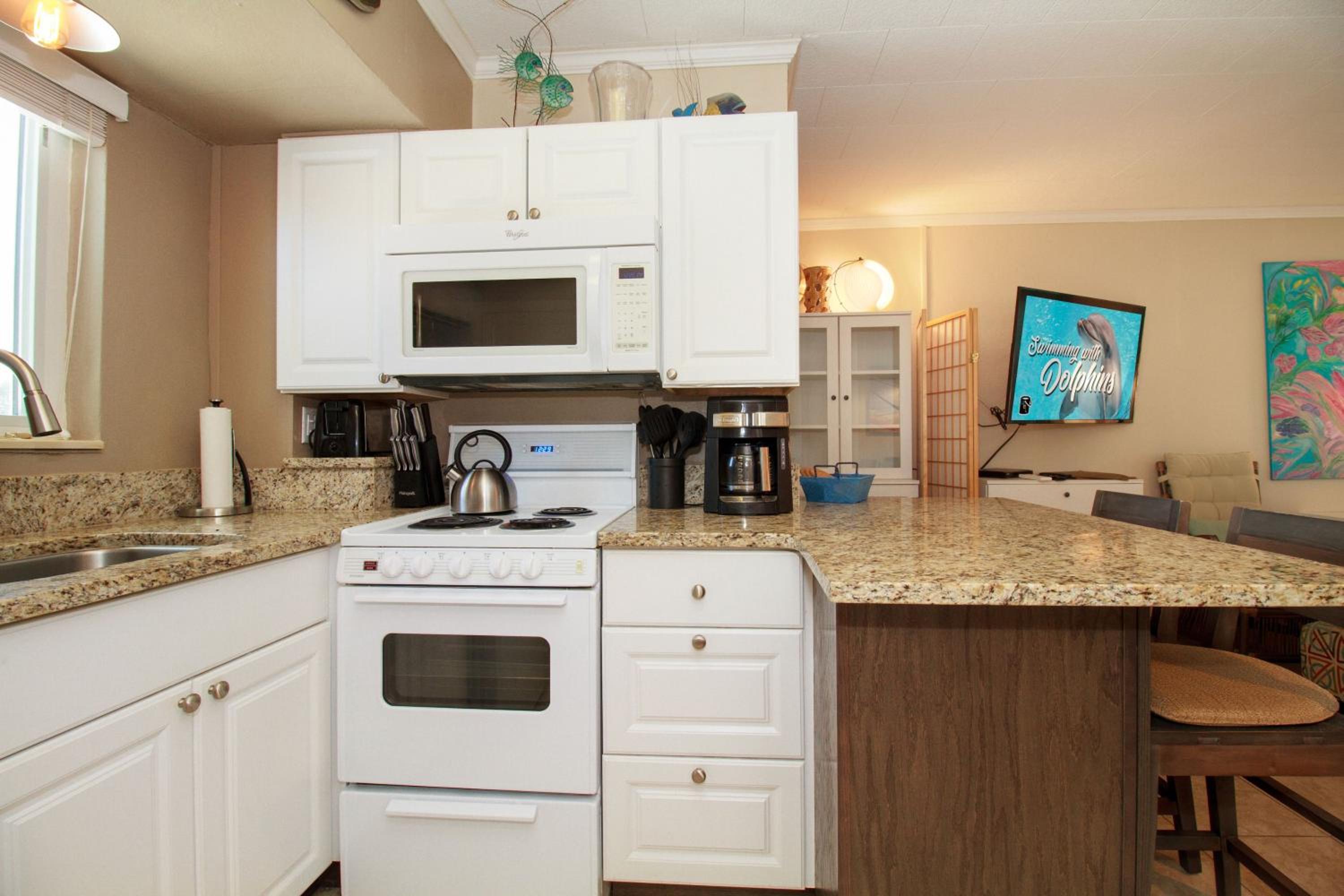 Tropic Terrace Suite #45 - Beachfront Resort view 5