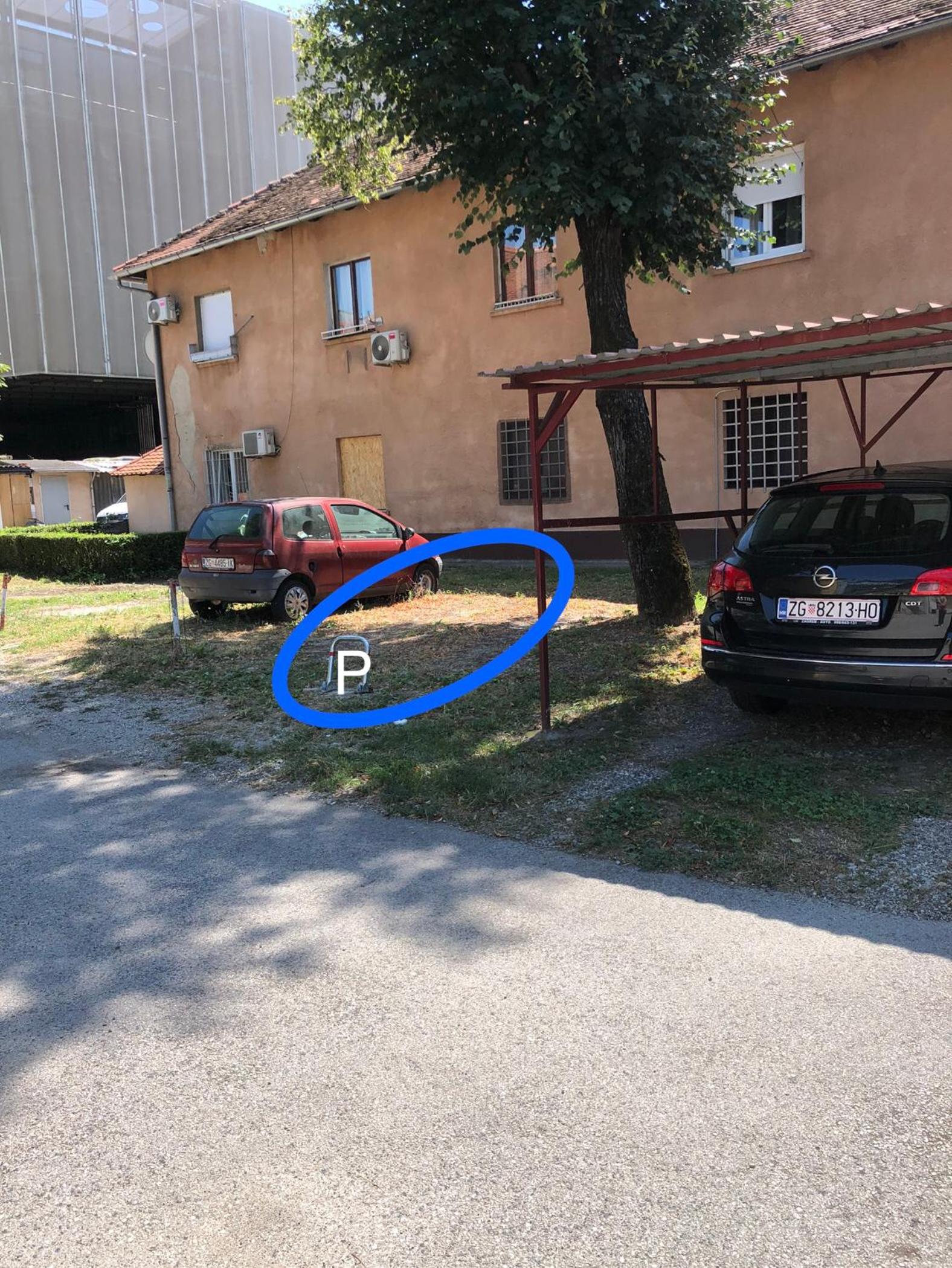 Studio Stipe- with free parking, self check-in view 5
