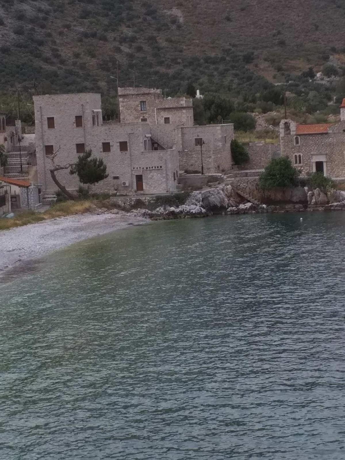 Camara Mani view 5