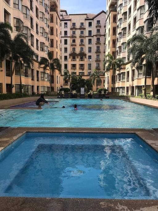 1-Bedroom condo with pool across NAIA Terminal 3 view 4