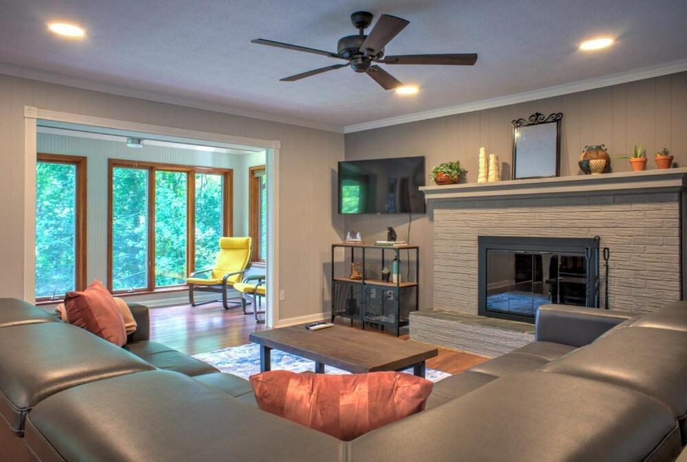 The Peaceful Fox - Relaxing Retreat in Asheville - Family view 3