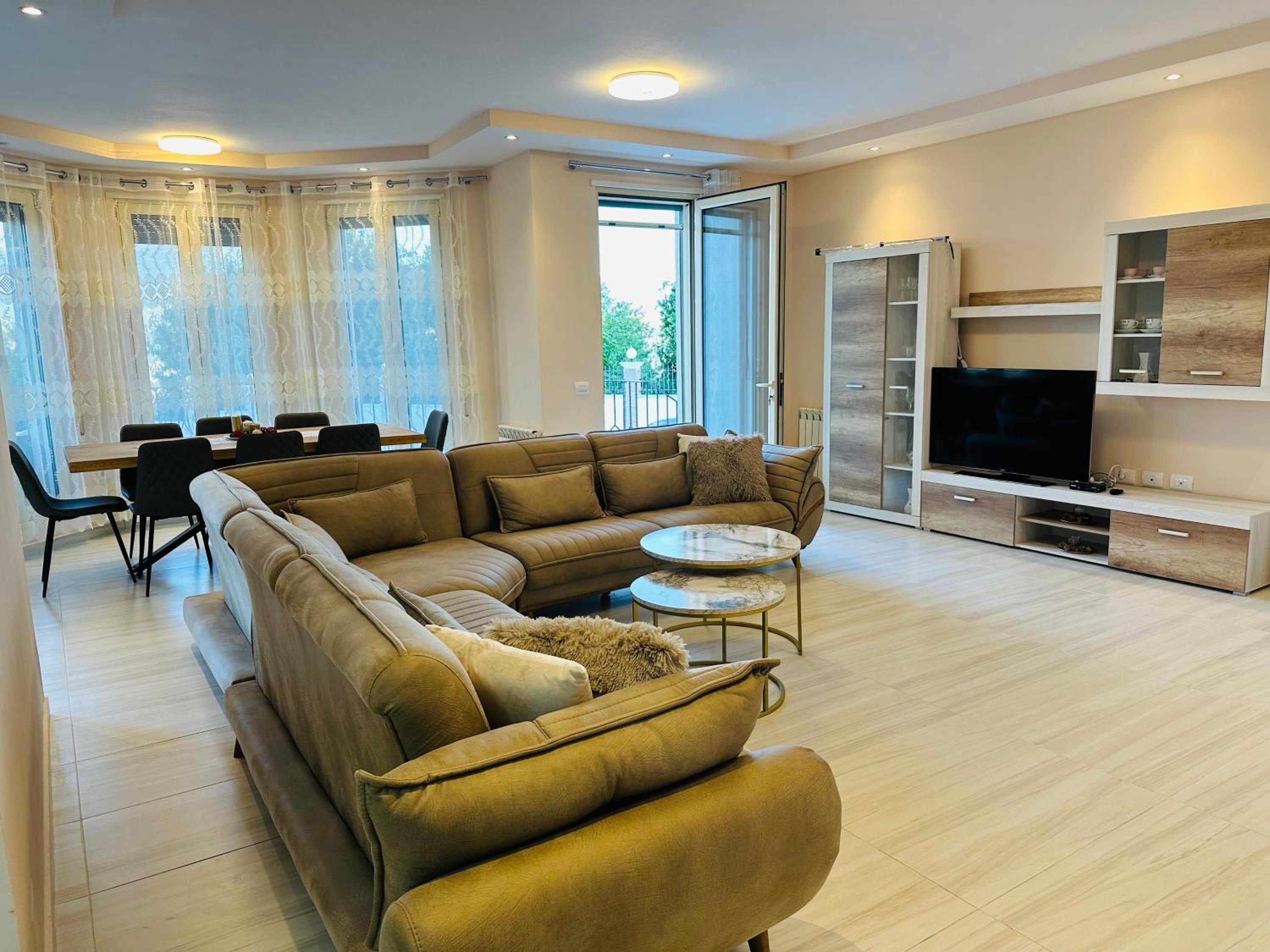 Rezidenca Dozhlani with Private Pool & Yard