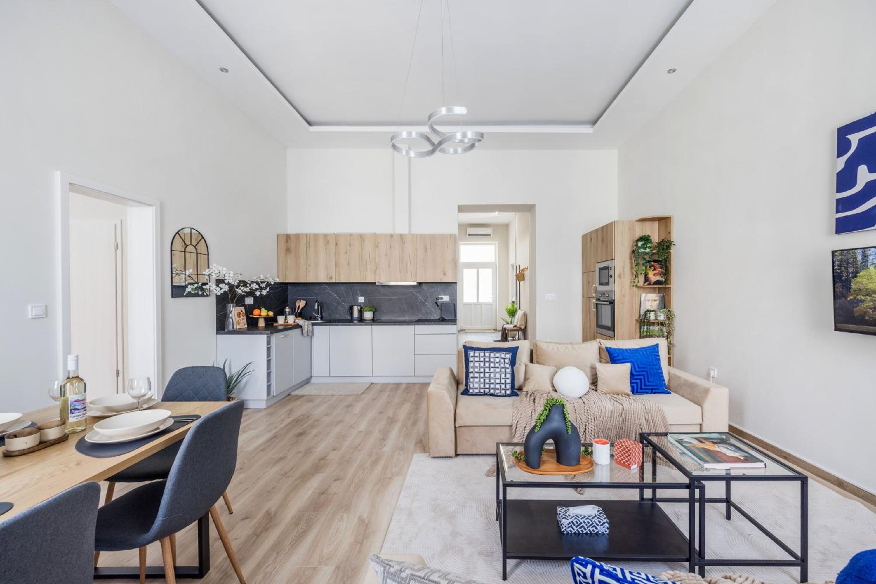 Central Budapest Oasis - Modern Charm, Timeless Comfort view 5