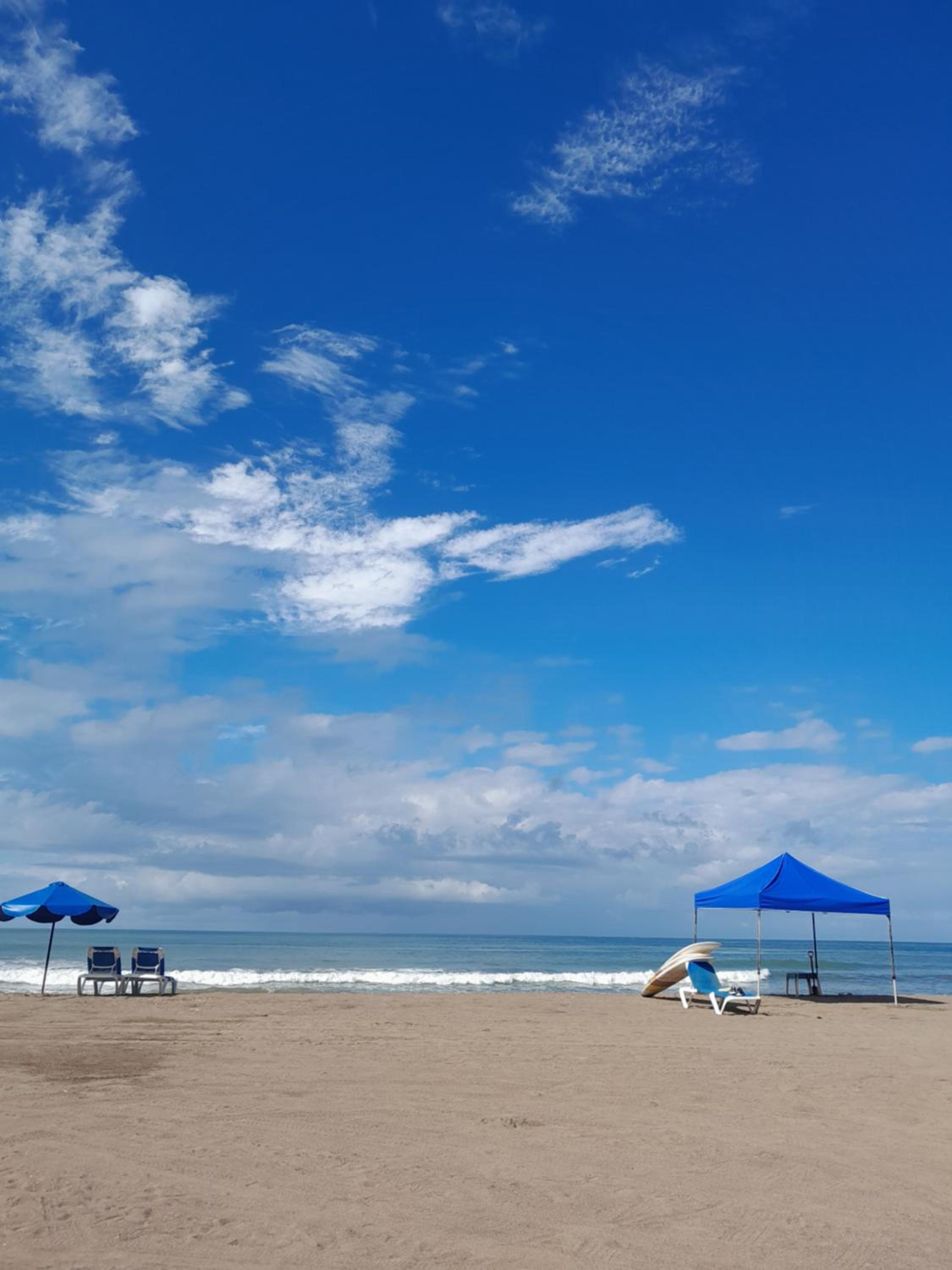 Jacó getaway, pool, beach and surf view 2