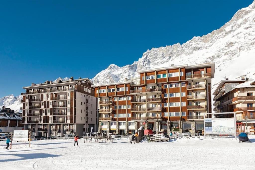 CASA LUMIRA Luxury apartment ski-in ski-out view 5
