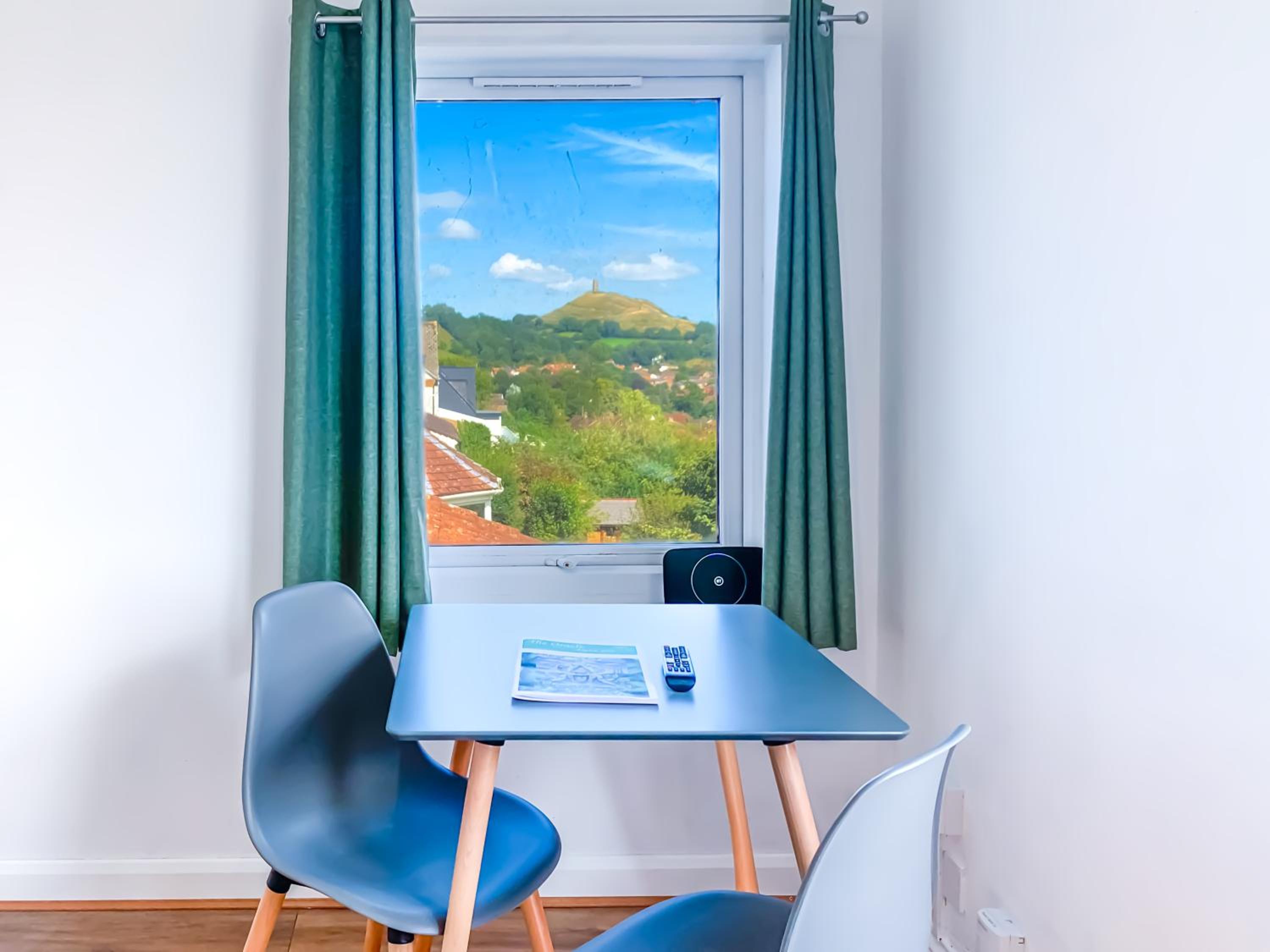 Glastonbury Tor View Cosy Flat 3 view 2