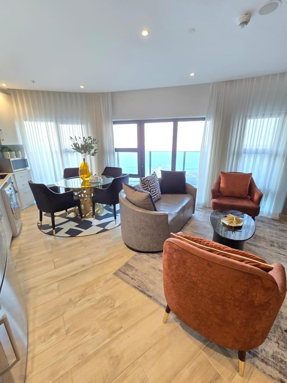 Oceans Apartments Balcony Suites in the Radisson Blu Hotel Building Tower,Durban,Umhlanga view 5