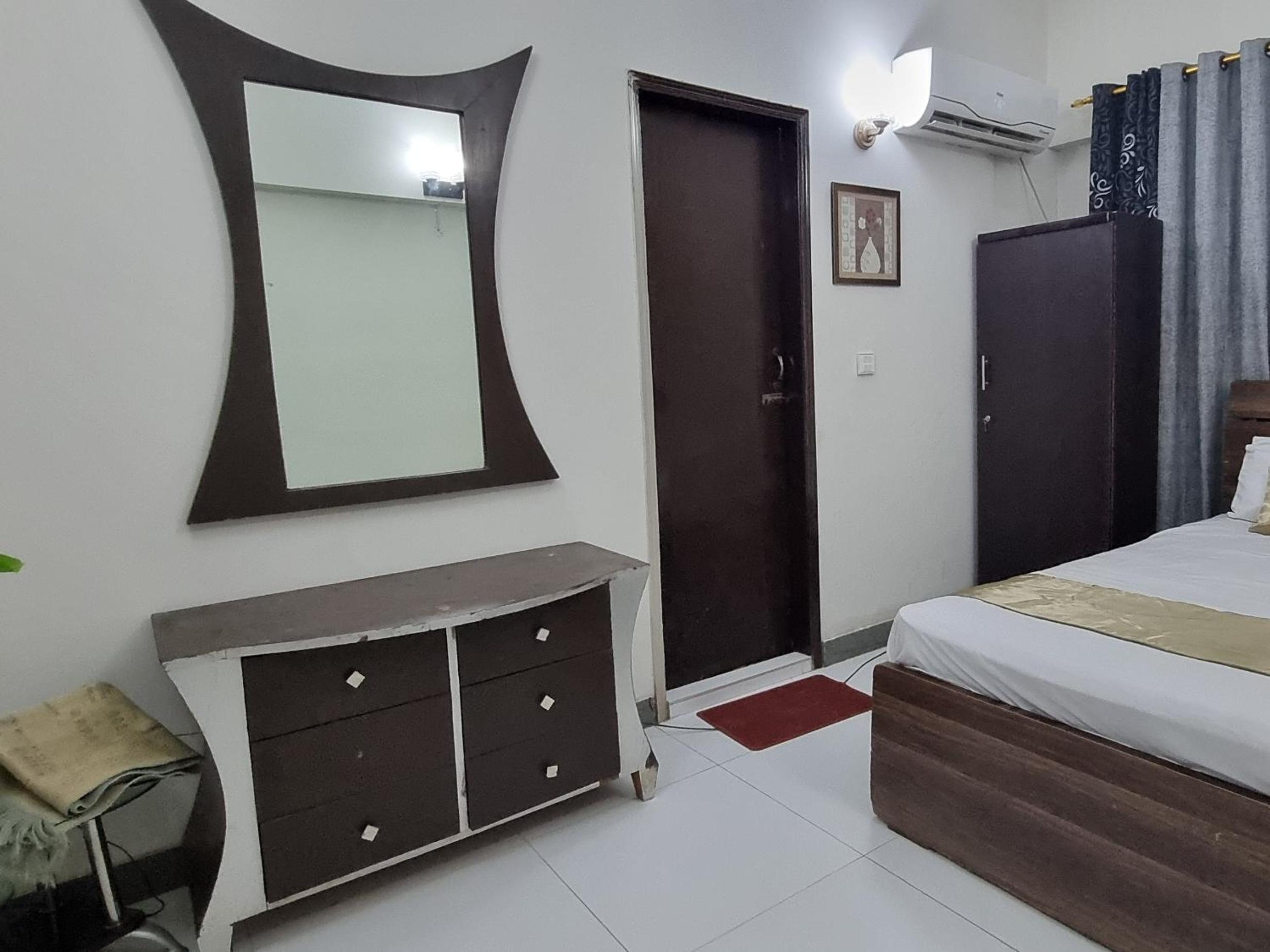 Independent Two Bedrooms Appartment with kitchen