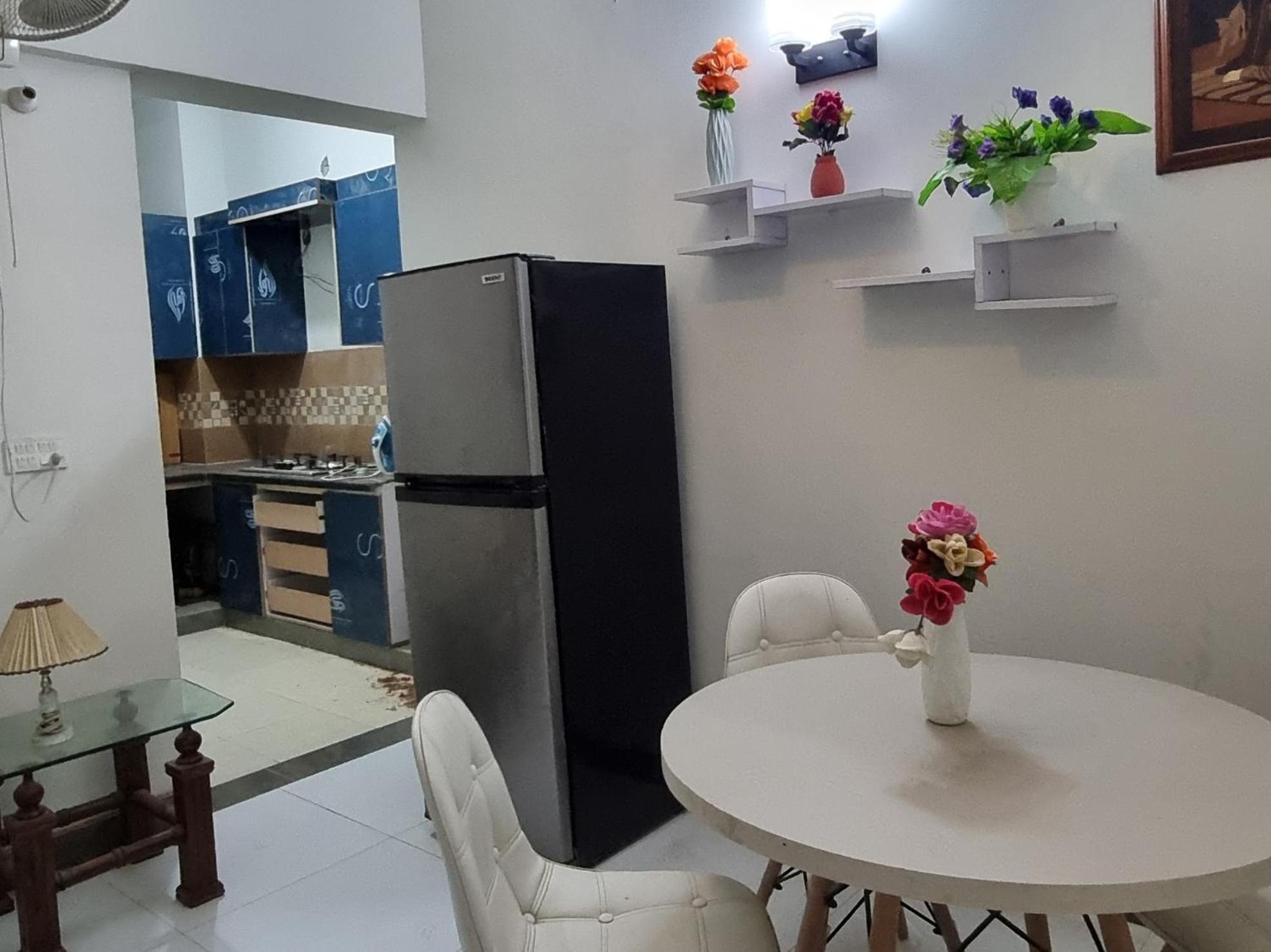 Independent Two Bedrooms Appartment with kitchen