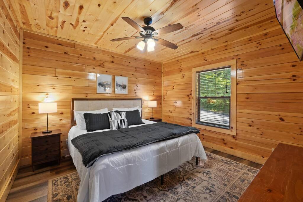 Luxury 5BR PF Dollywood Heated Indoor Resort Pool HotTub Theater Room Arcades view 3