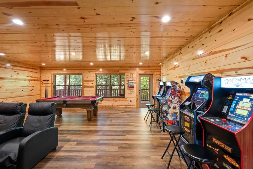 Luxury 5BR PF Dollywood Heated Indoor Resort Pool HotTub Theater Room Arcades view 5