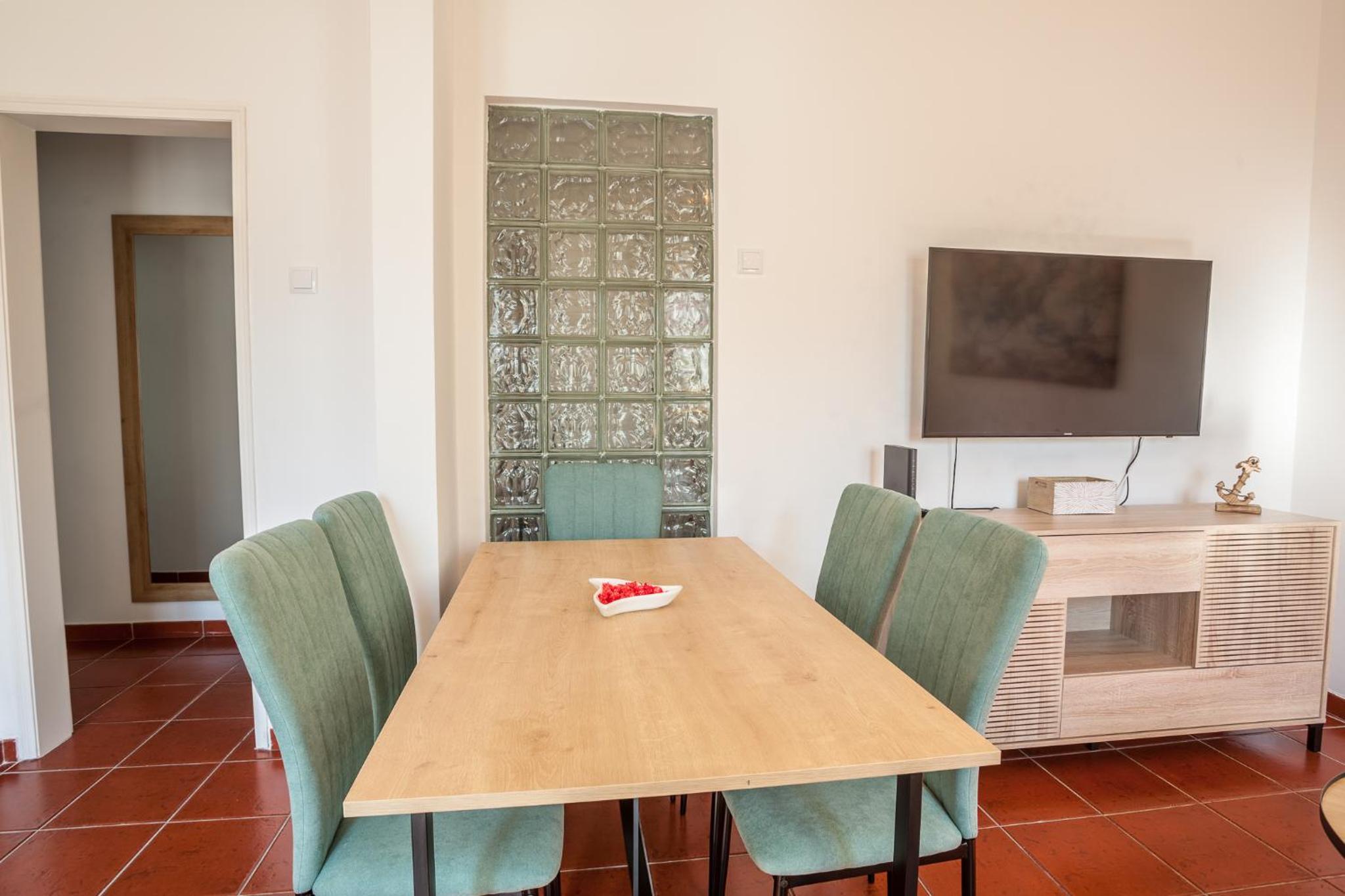 Beachside Patio Apartment - AC in ALL rooms view 2