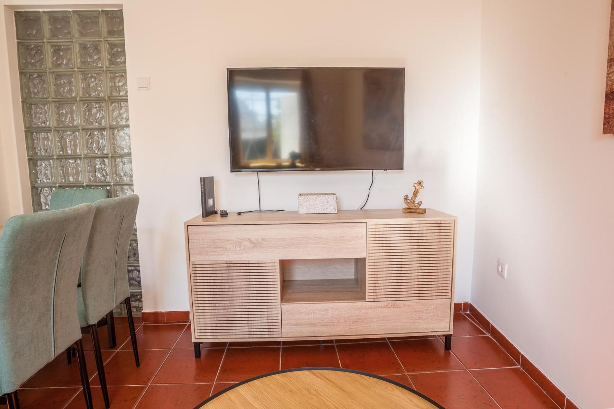 Beachside Patio Apartment - AC in ALL rooms view 3
