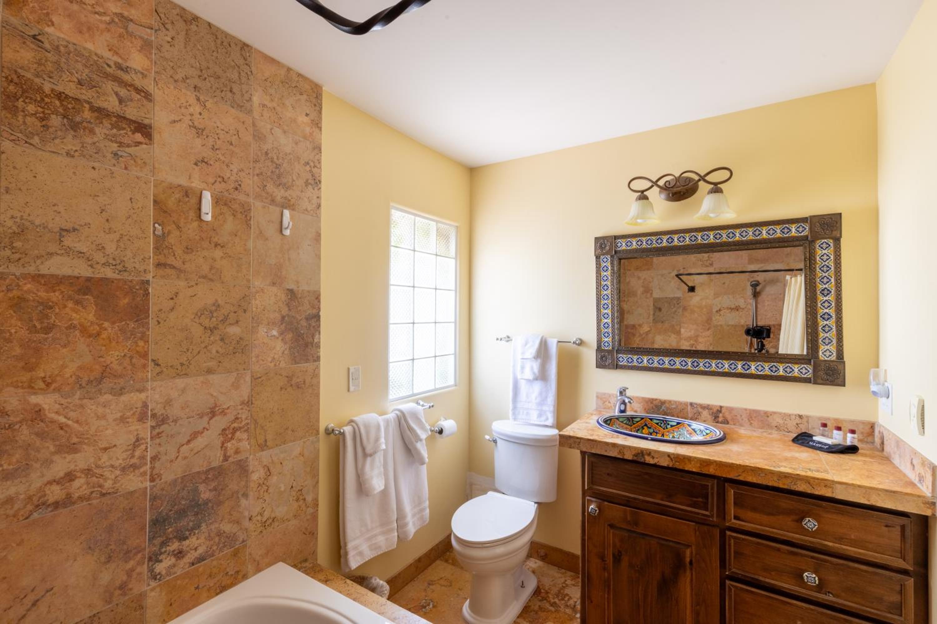 Casa Blanca Inn and Suites